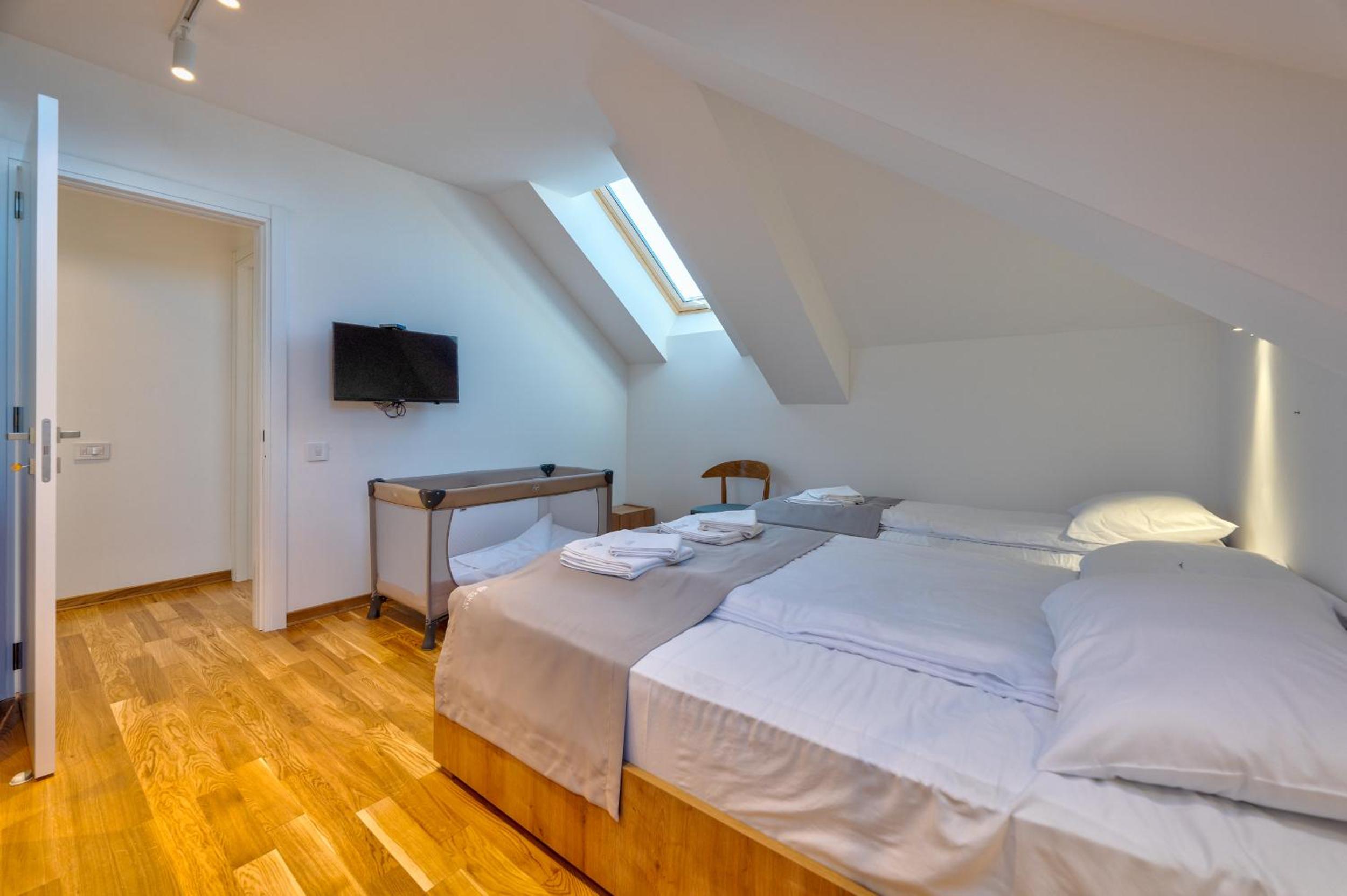Deluxe Family Suite photo 3