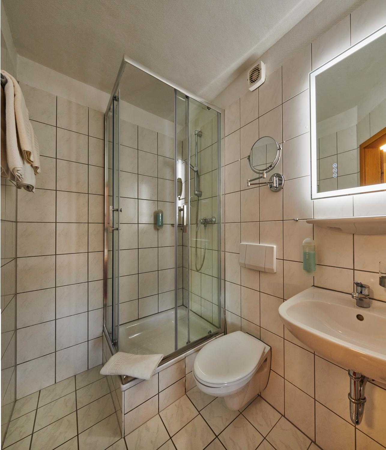 Basic Triple Room photo 3