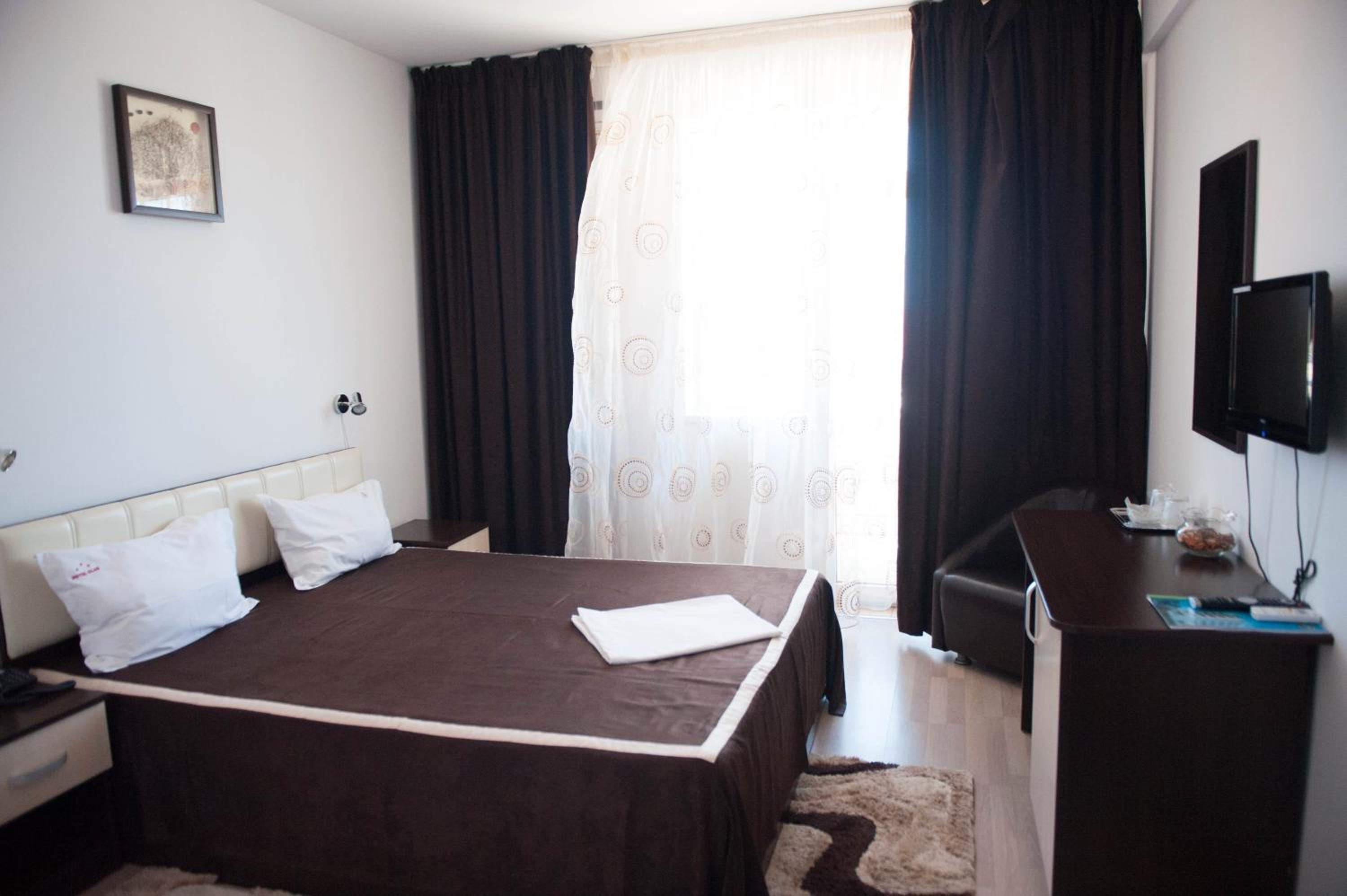 Double or Twin Room with Balcony - Photo 4