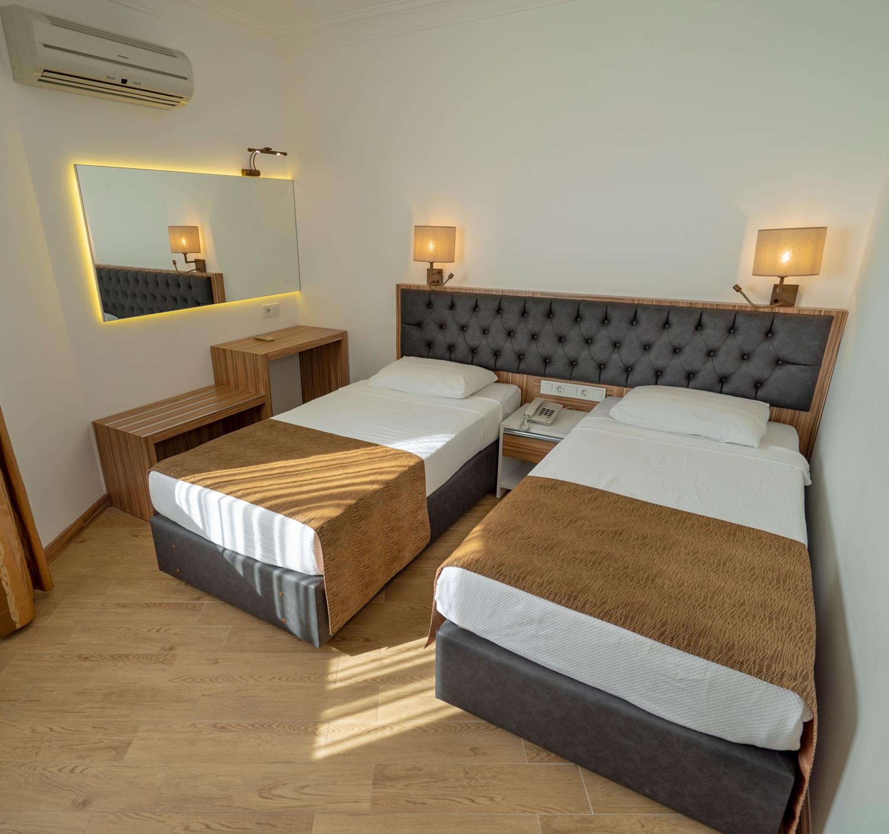 Available room thumbnail 6