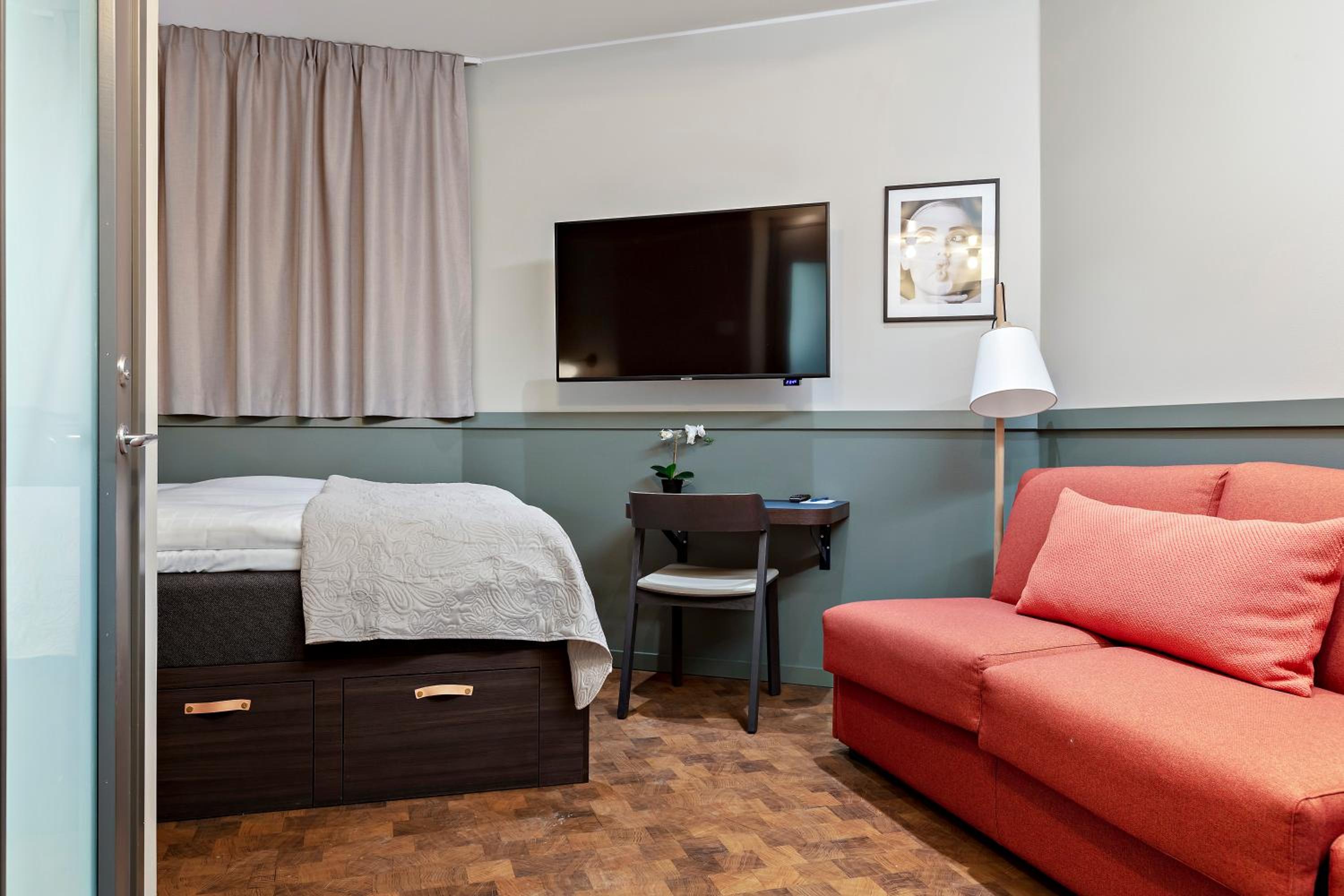 Superior Triple Room with One Queen and One Single Bed - Non-Smoking - Photo 3