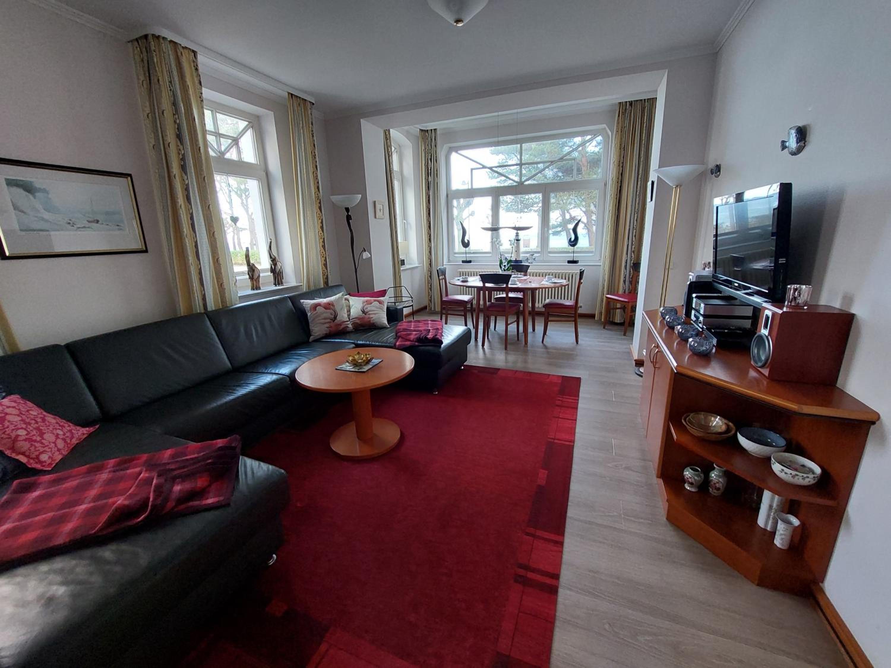 Two-Bedroom Apartment No. 552 photo 1