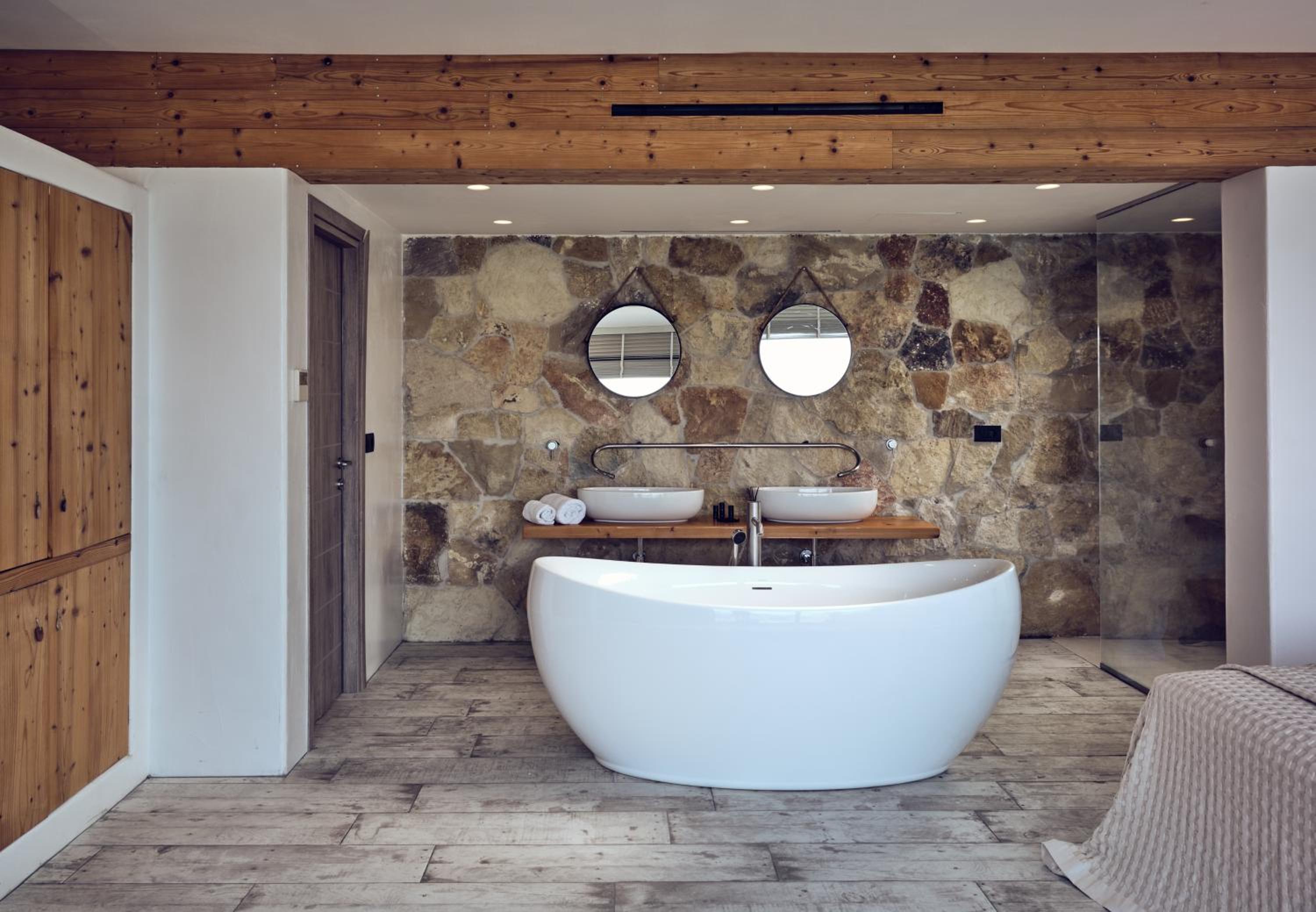 Premium Junior Suite with Outdoor Jetted Tub & Sea View - Photo 6