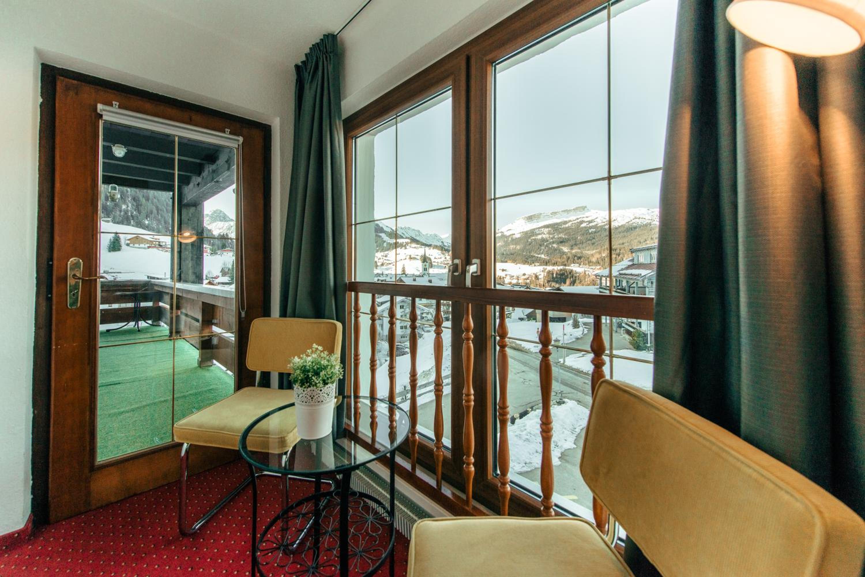 Apartment with Balcony photo 3