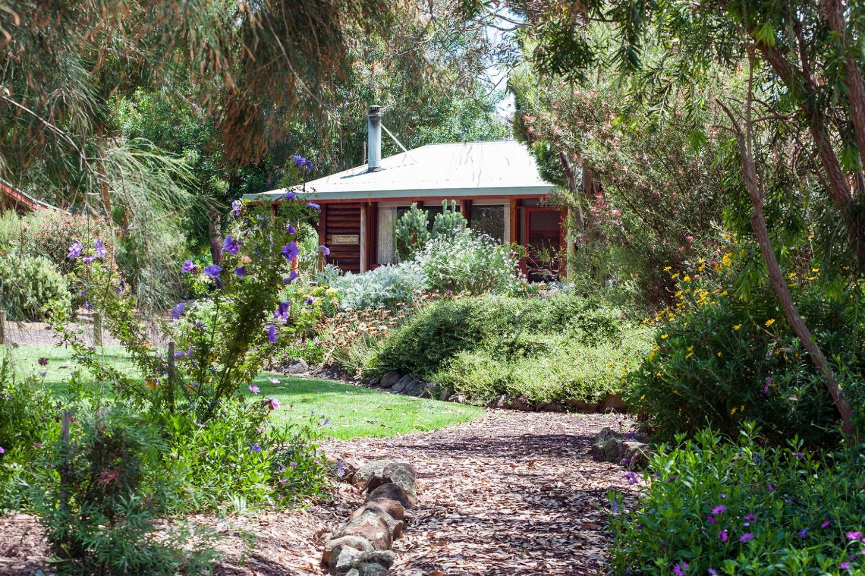 Luxury Cottage with Spa Bath photo 2