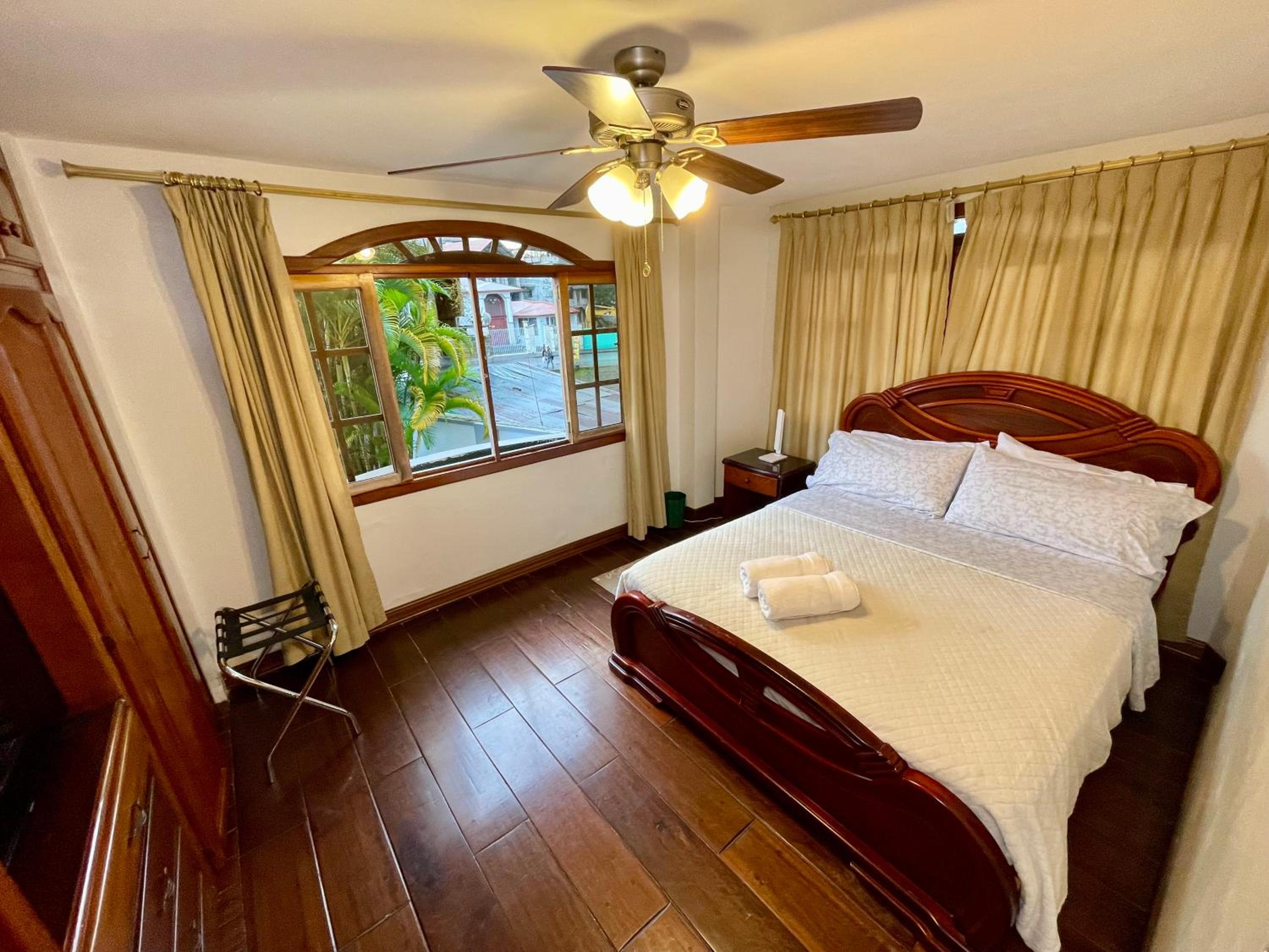 Deluxe Queen Room
