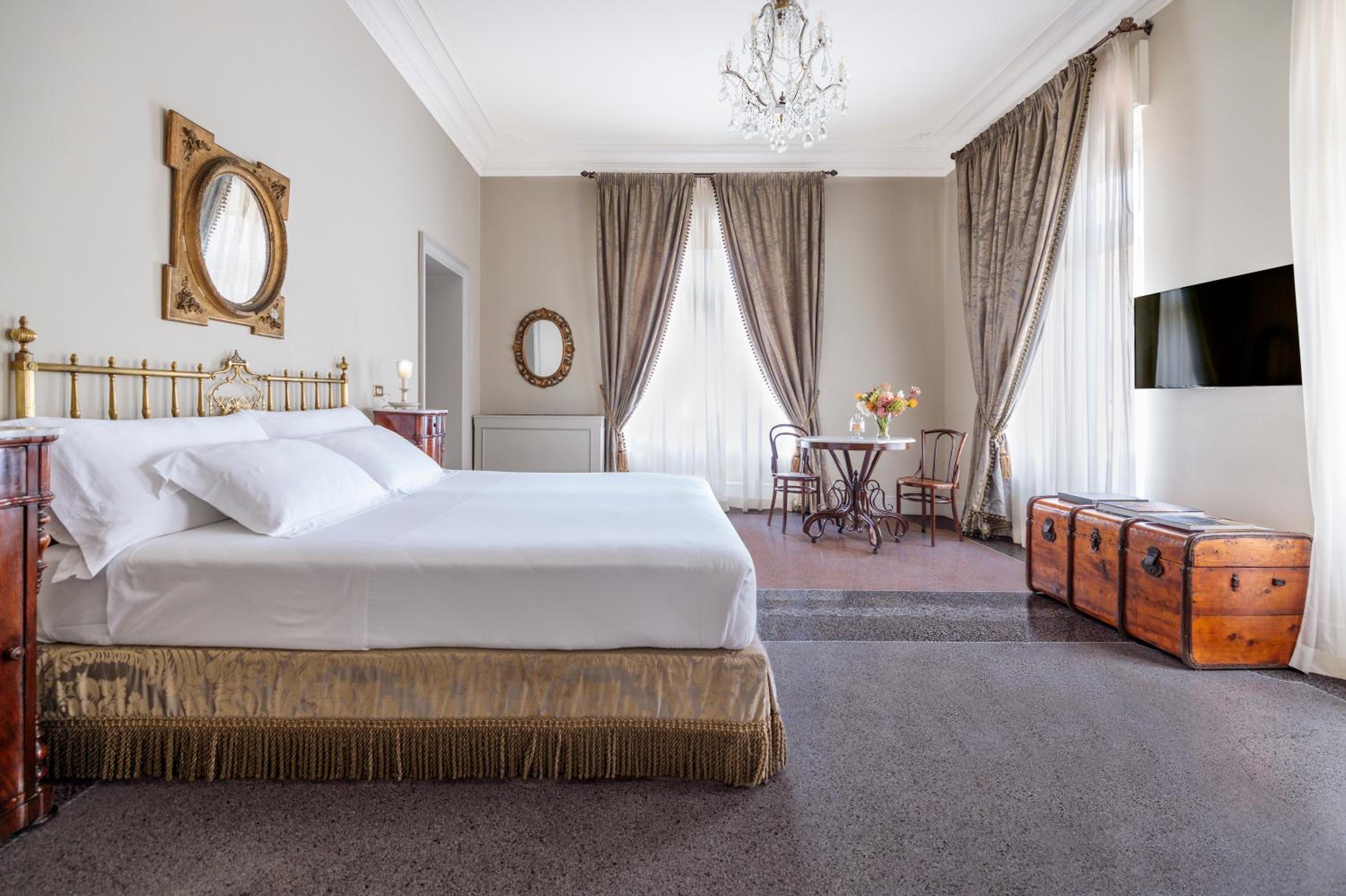 Premium Corner Room with Balcony