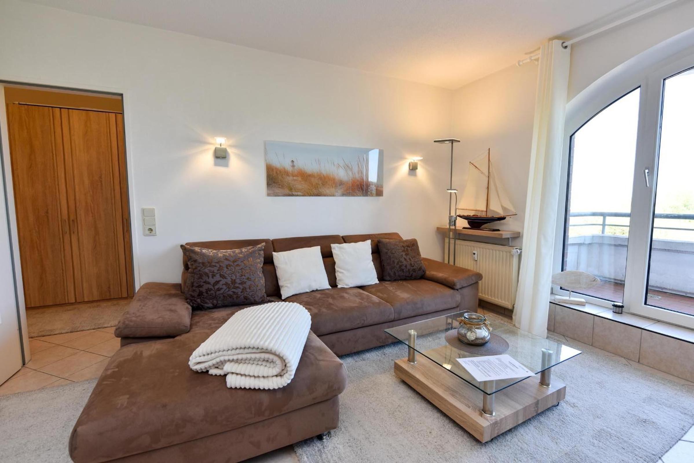 Apartment with Balcony photo 3