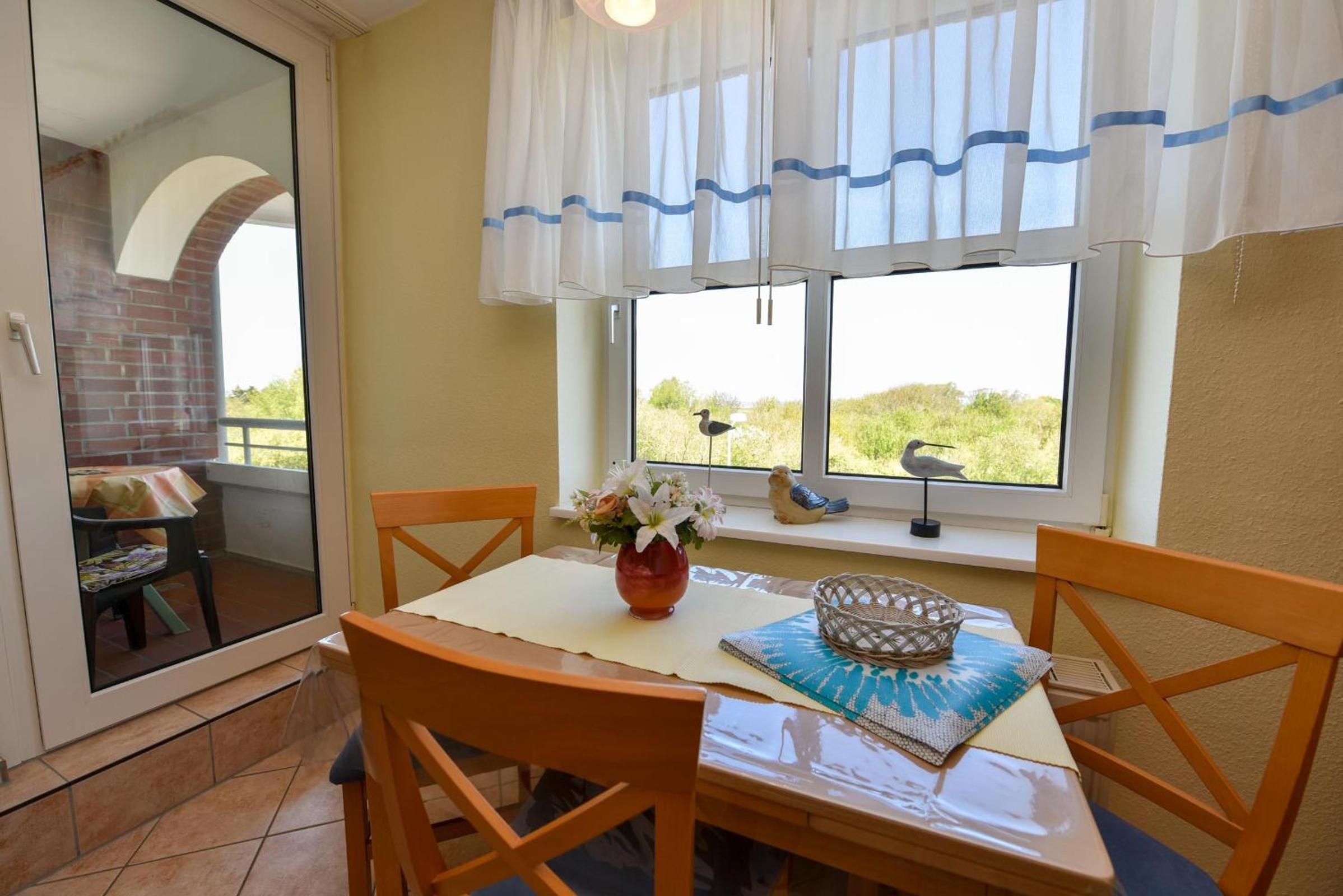 Apartment with Balcony photo 2
