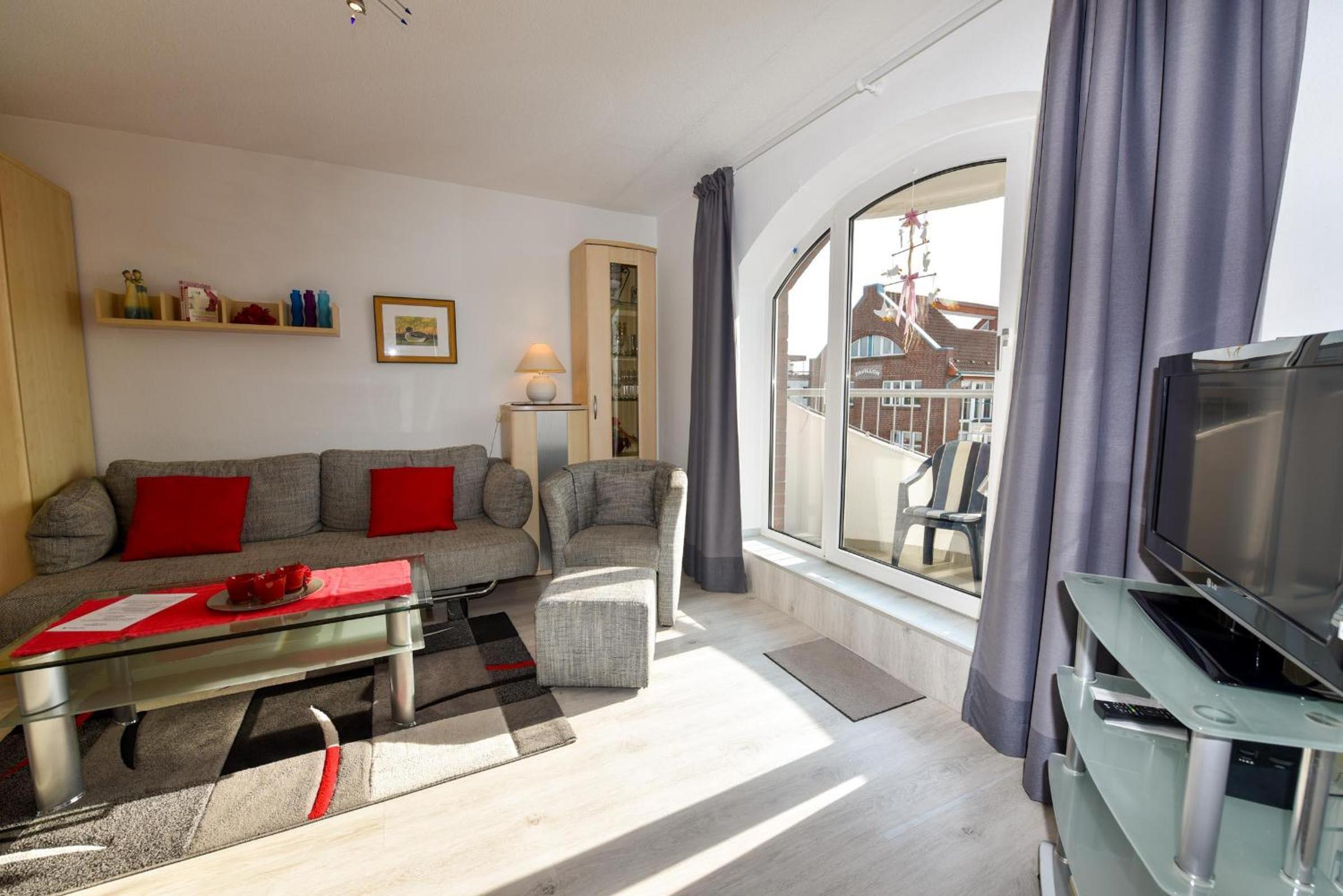 Apartment with Balcony photo 2