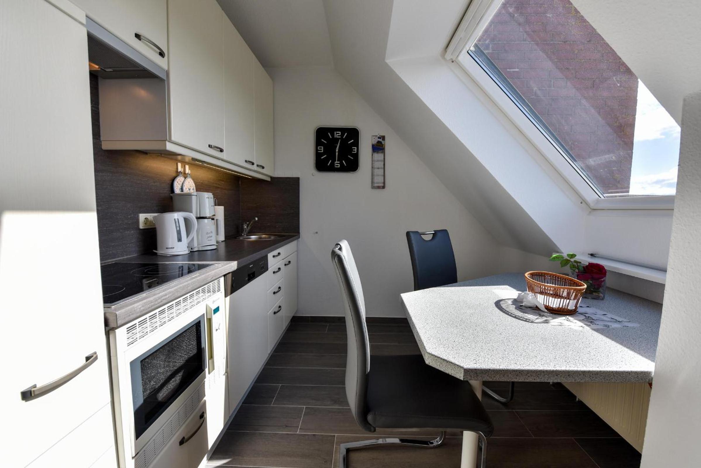 Apartment with Balcony photo 3
