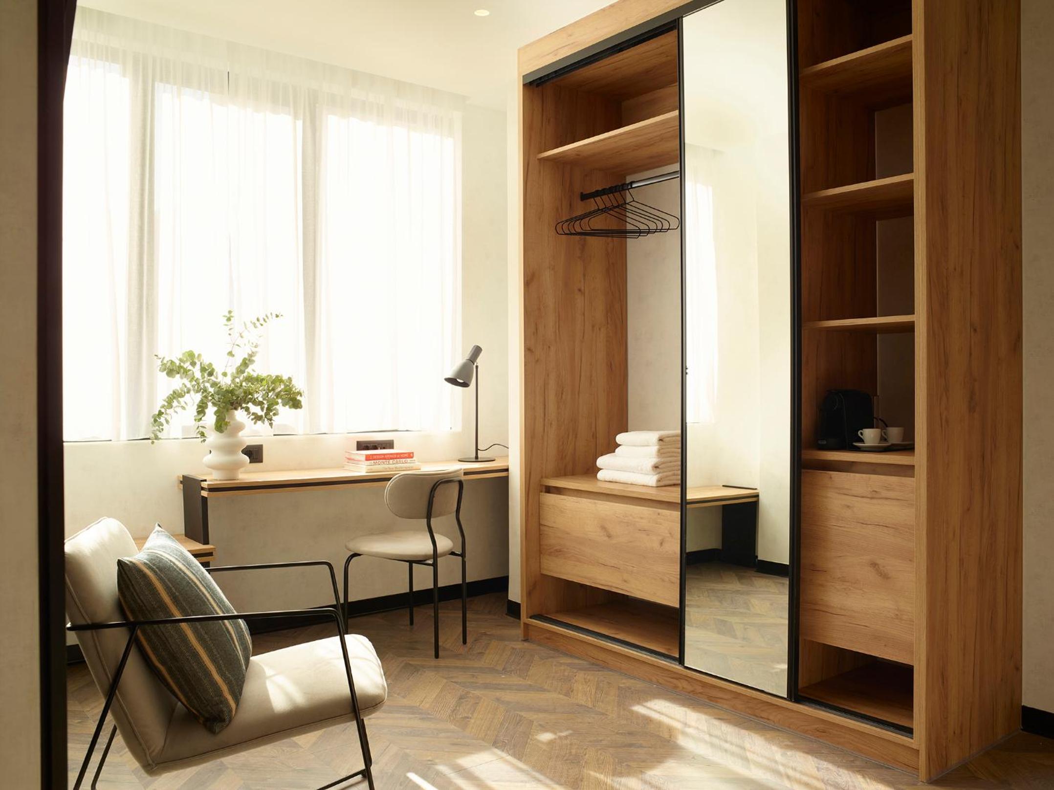 The Port Comfort Room - Photo 2