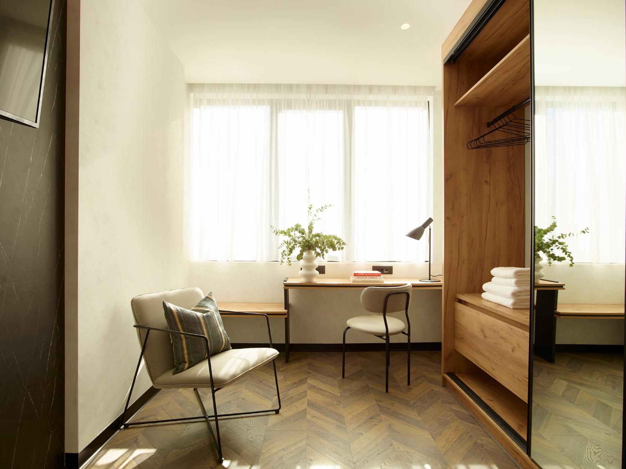 The Port Comfort Room - Photo 7