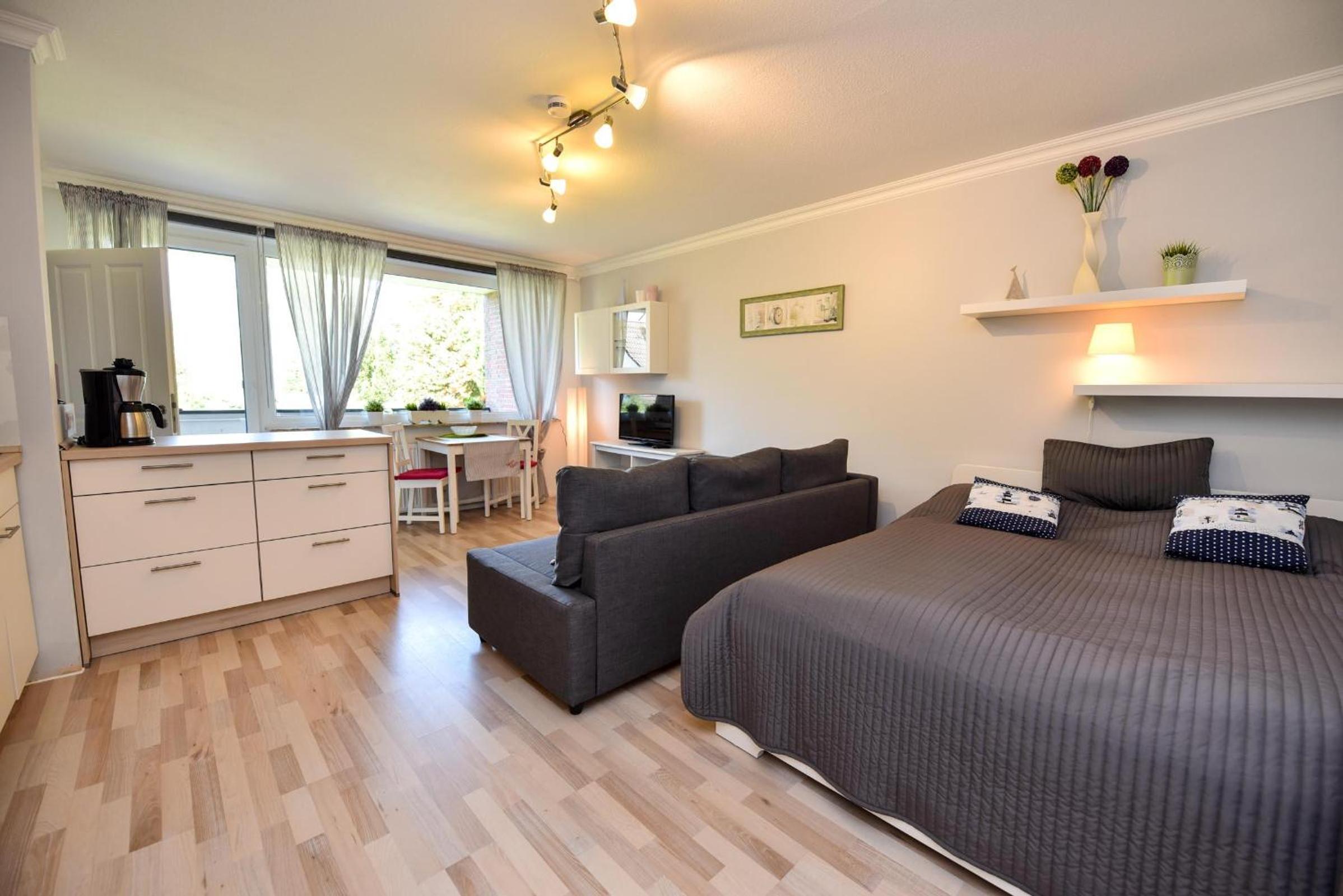 Apartment with Balcony photo 1