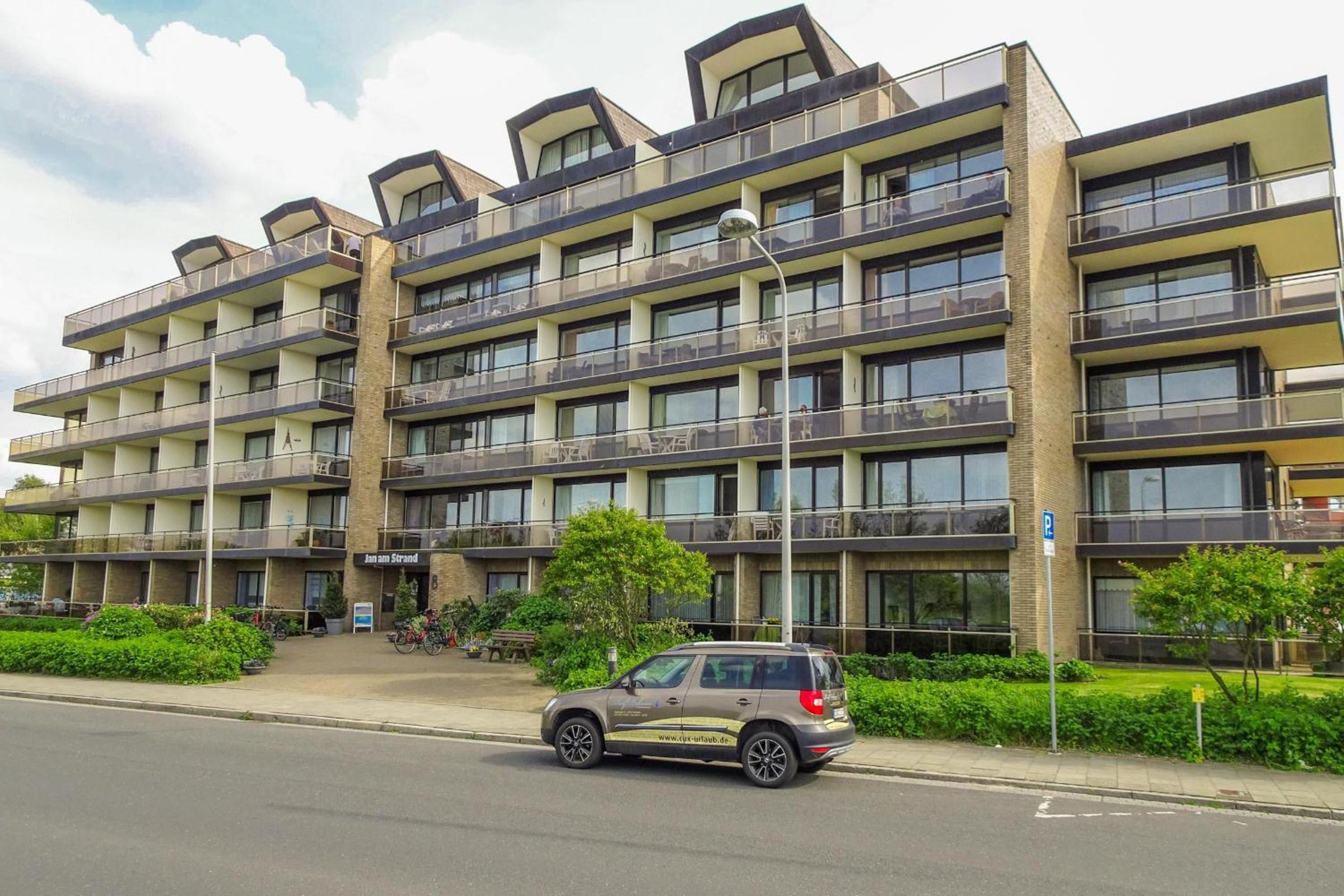 Apartment with Balcony photo 2