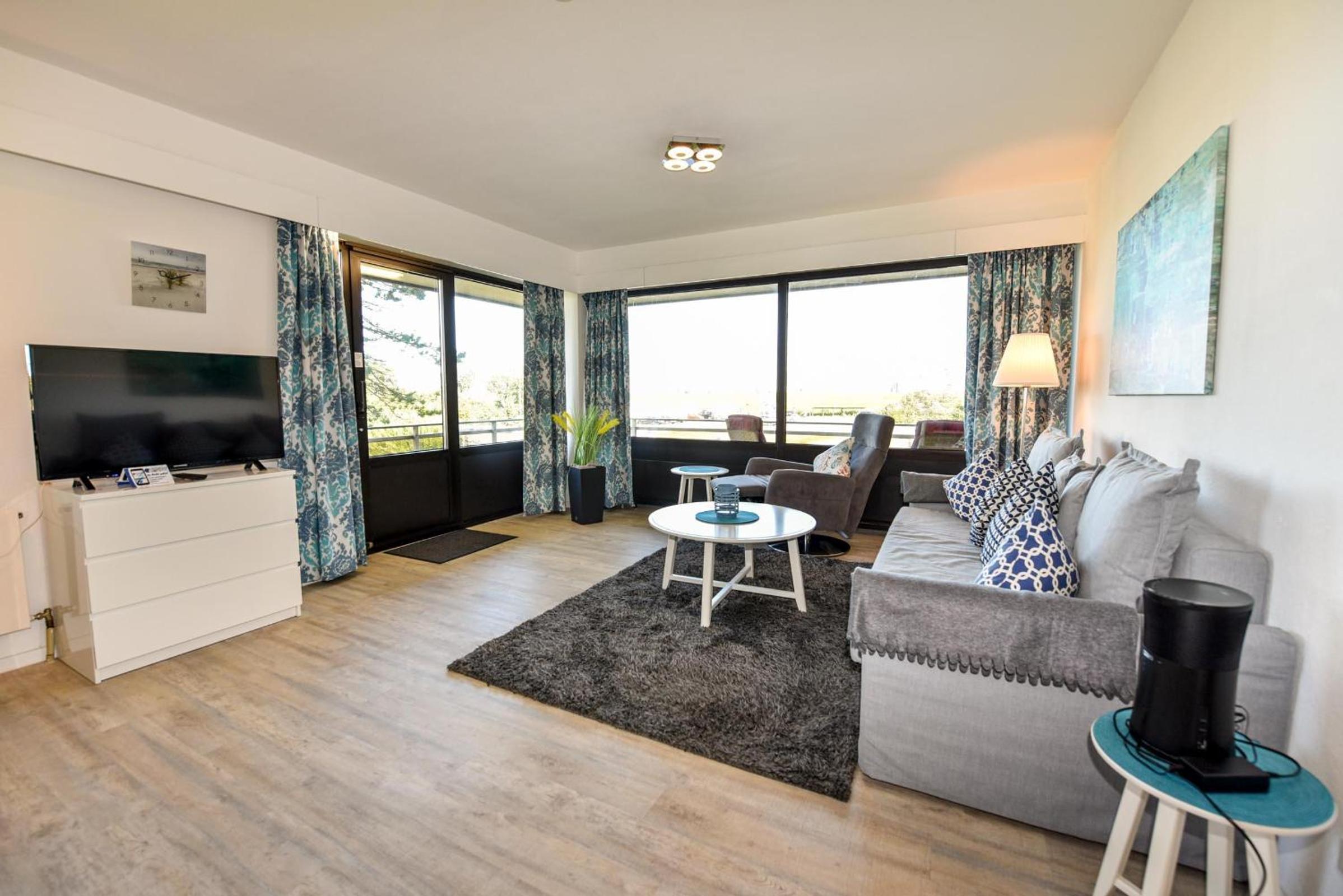 Apartment with Balcony photo 1