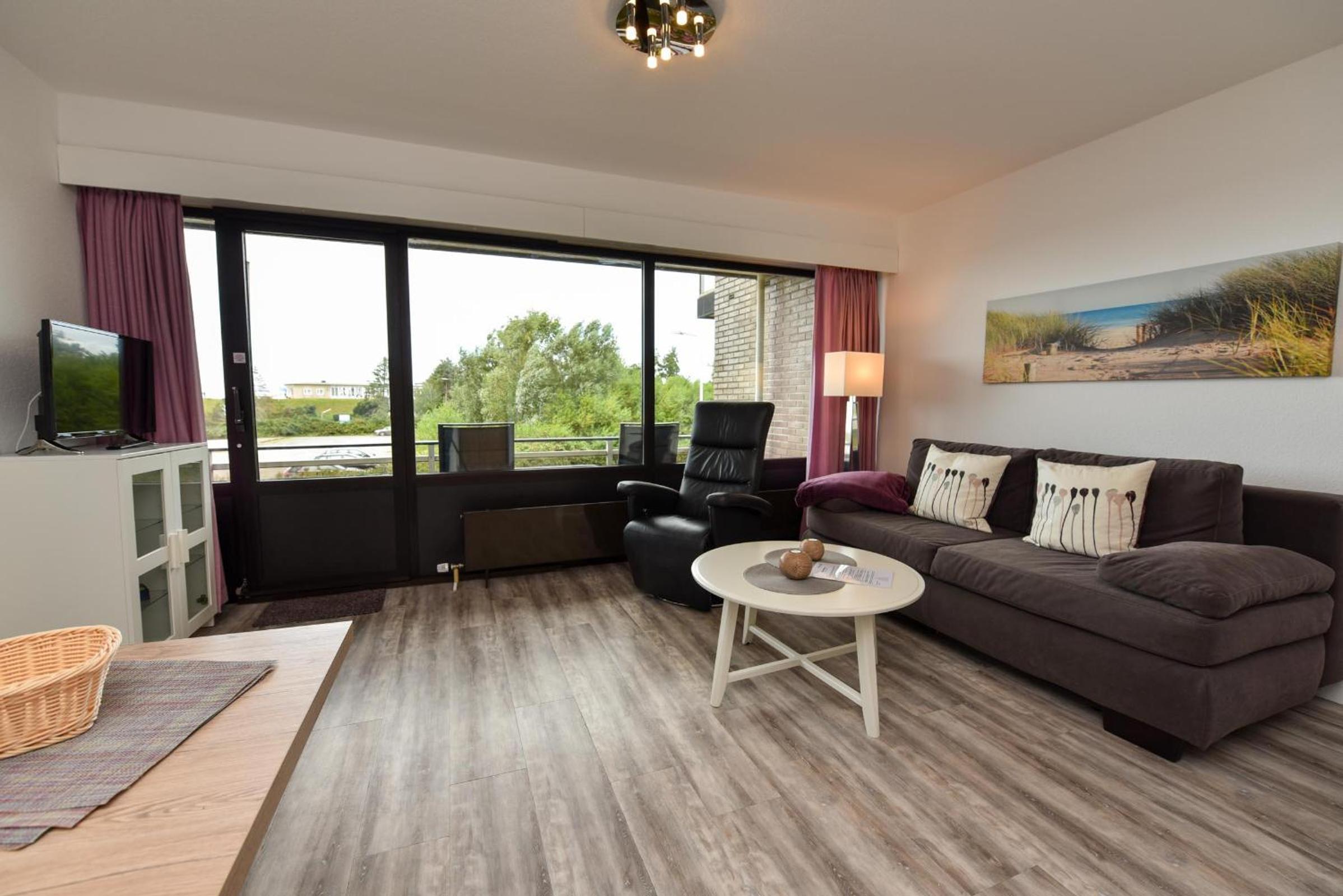 Apartment with Balcony photo 1