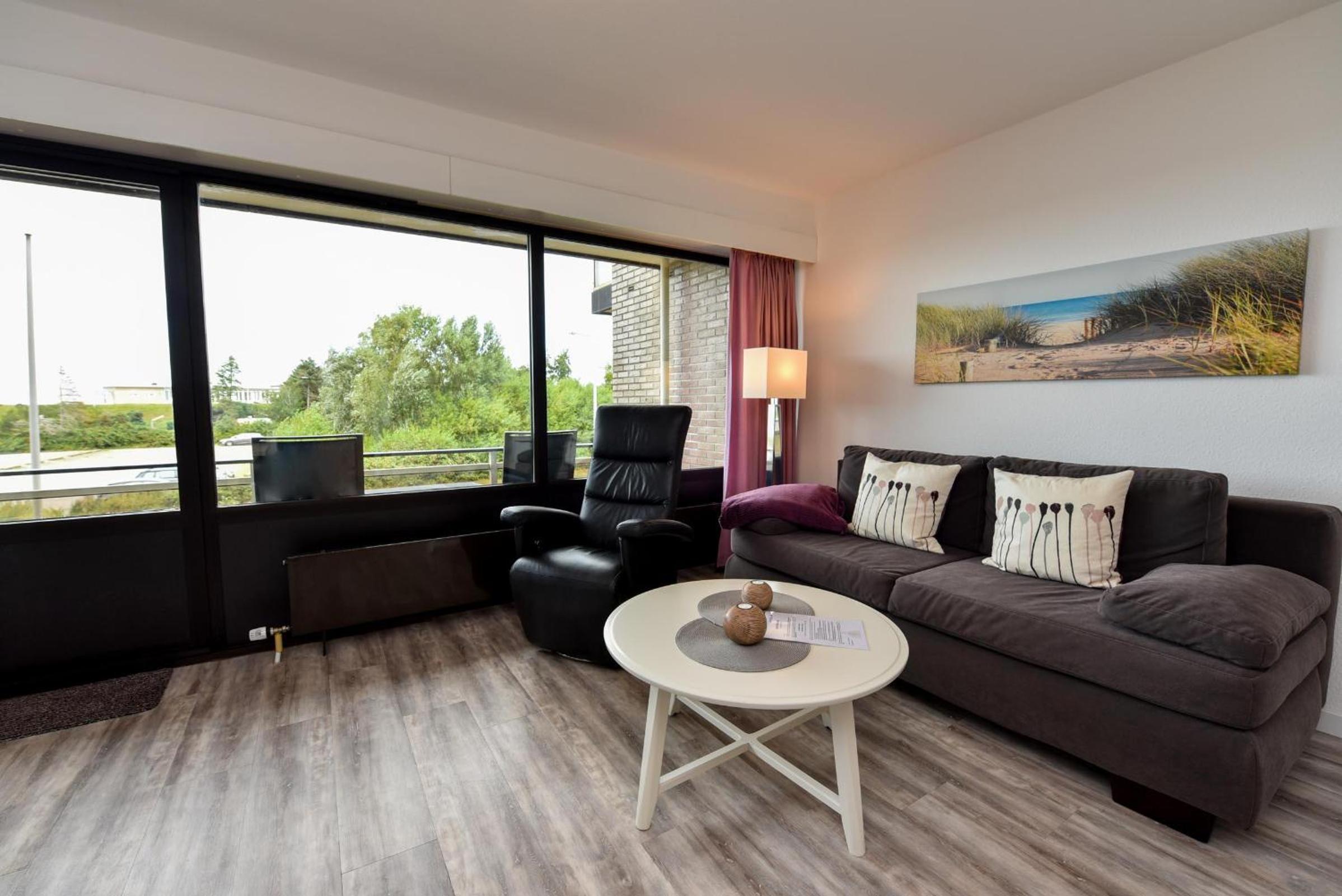 Apartment with Balcony photo 3