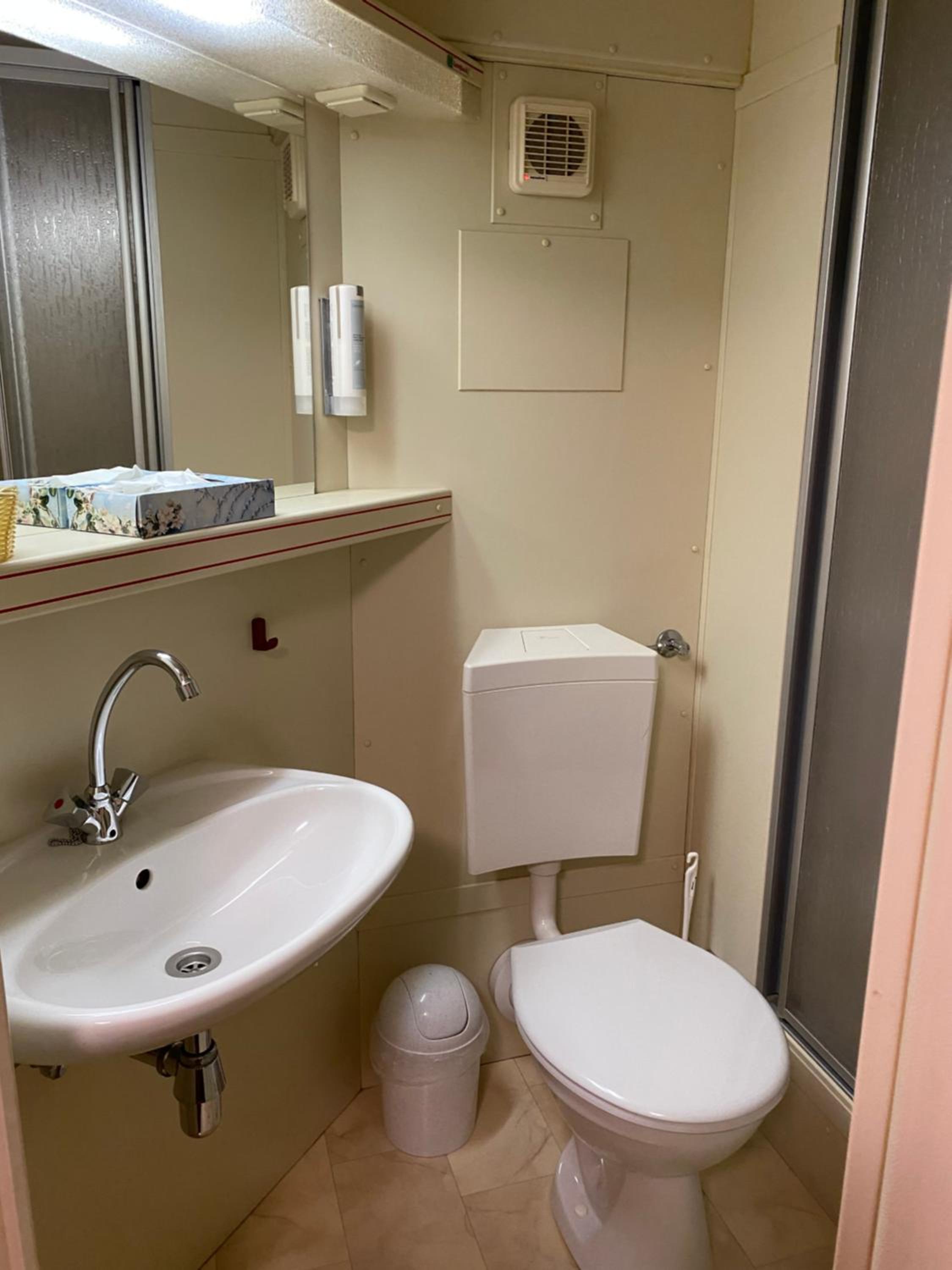 Small Single Room photo 2