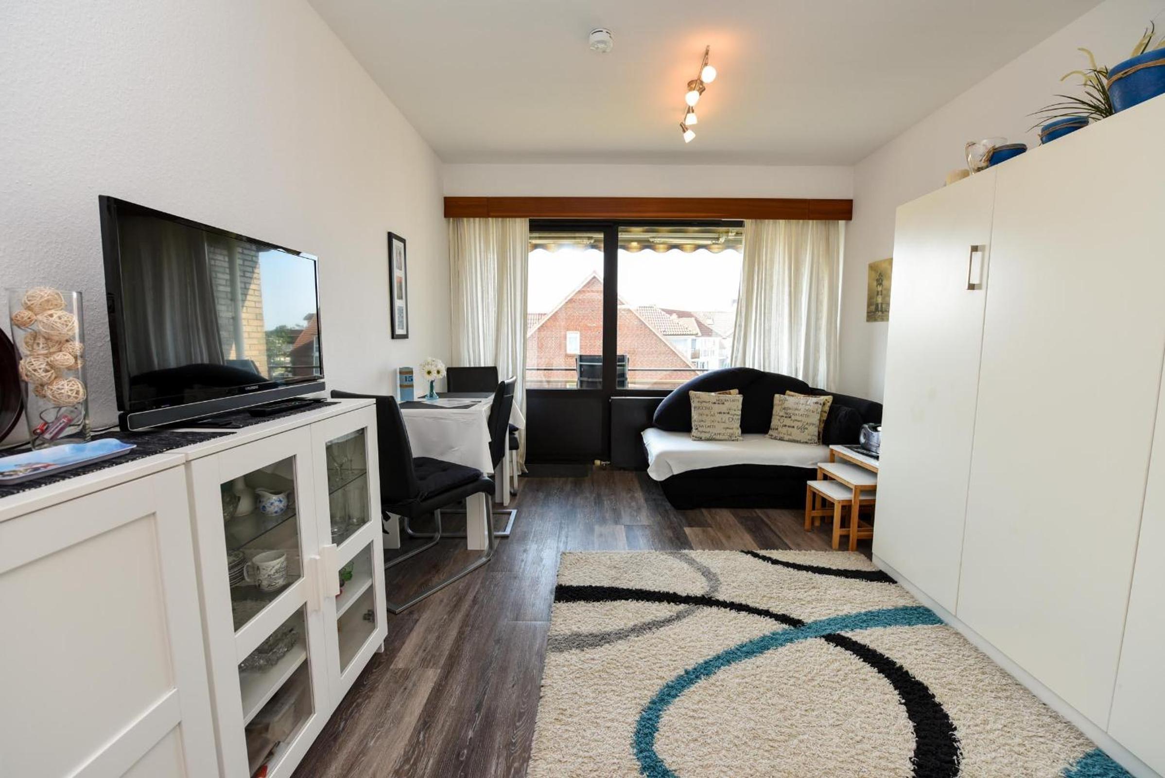 Apartment with Balcony photo 1