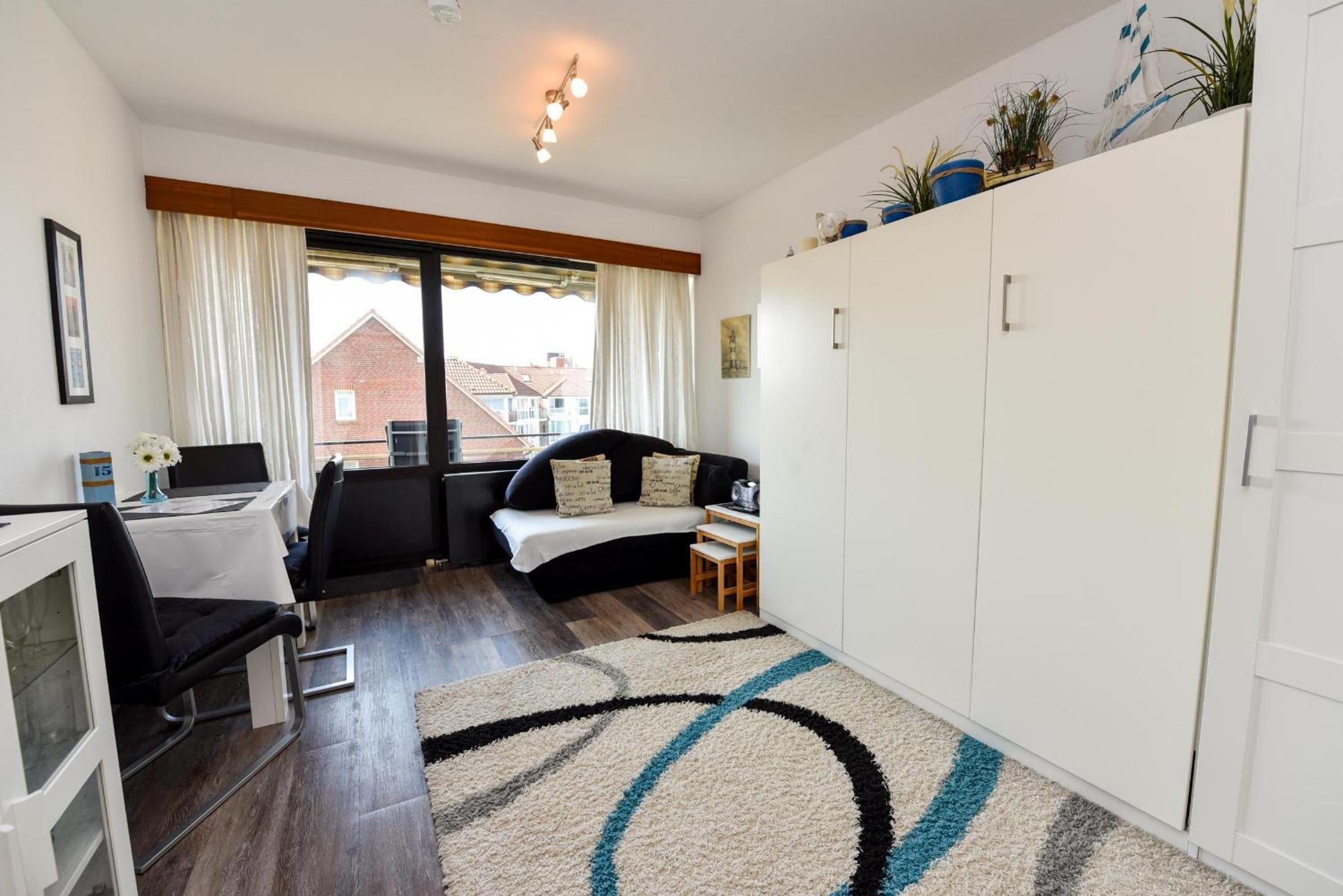 Apartment with Balcony photo 2