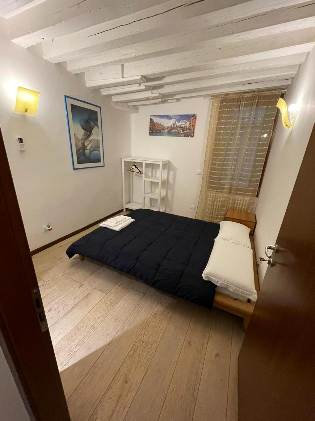Single Room with Private Bathroom photo 3