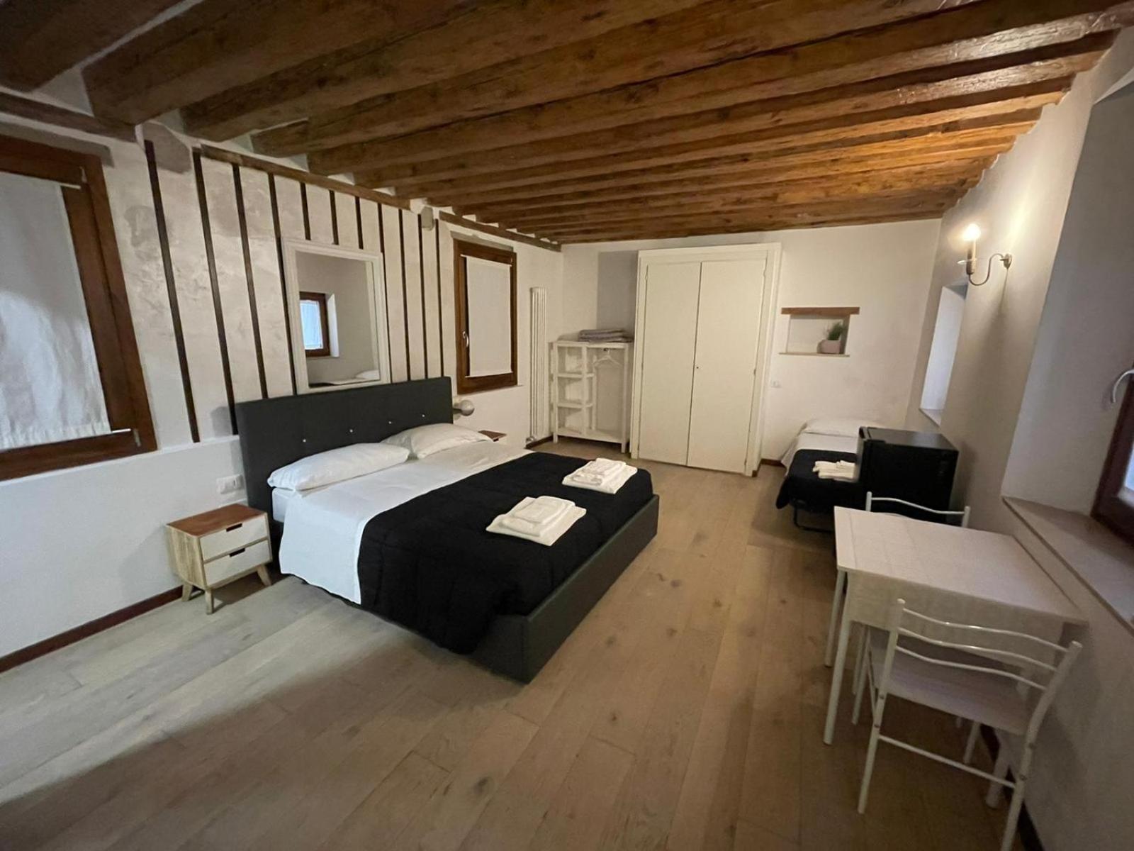 Triple Room with Private Bathroom photo 3