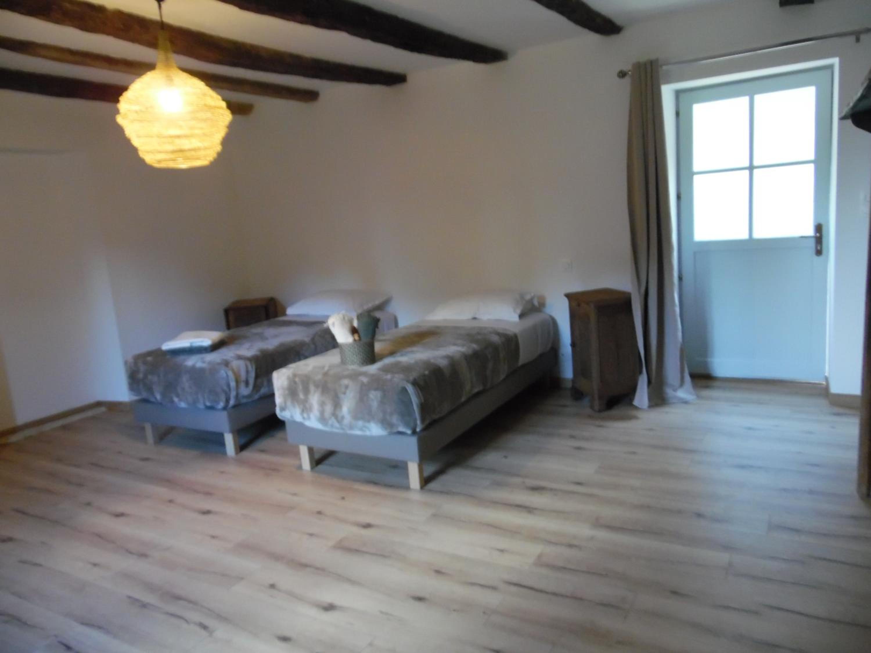 Twin Room with Shower - Photo 4