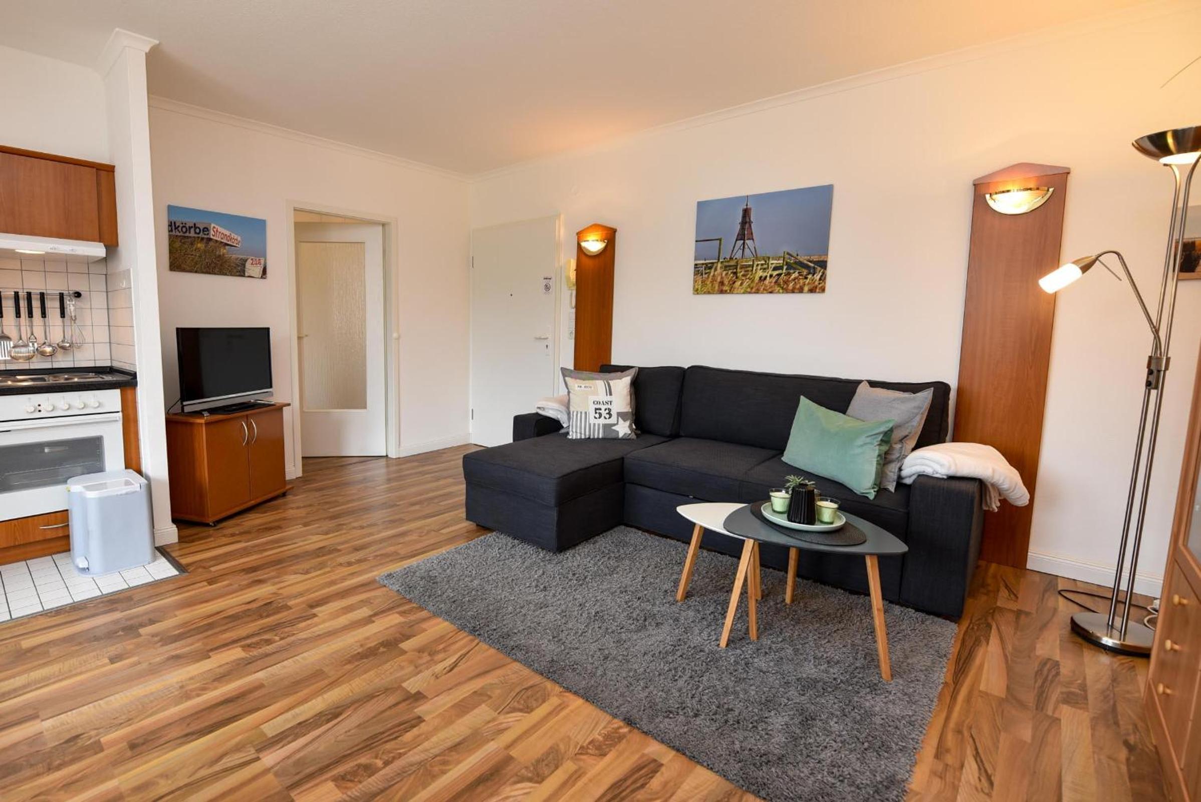 Apartment with Balcony photo 1