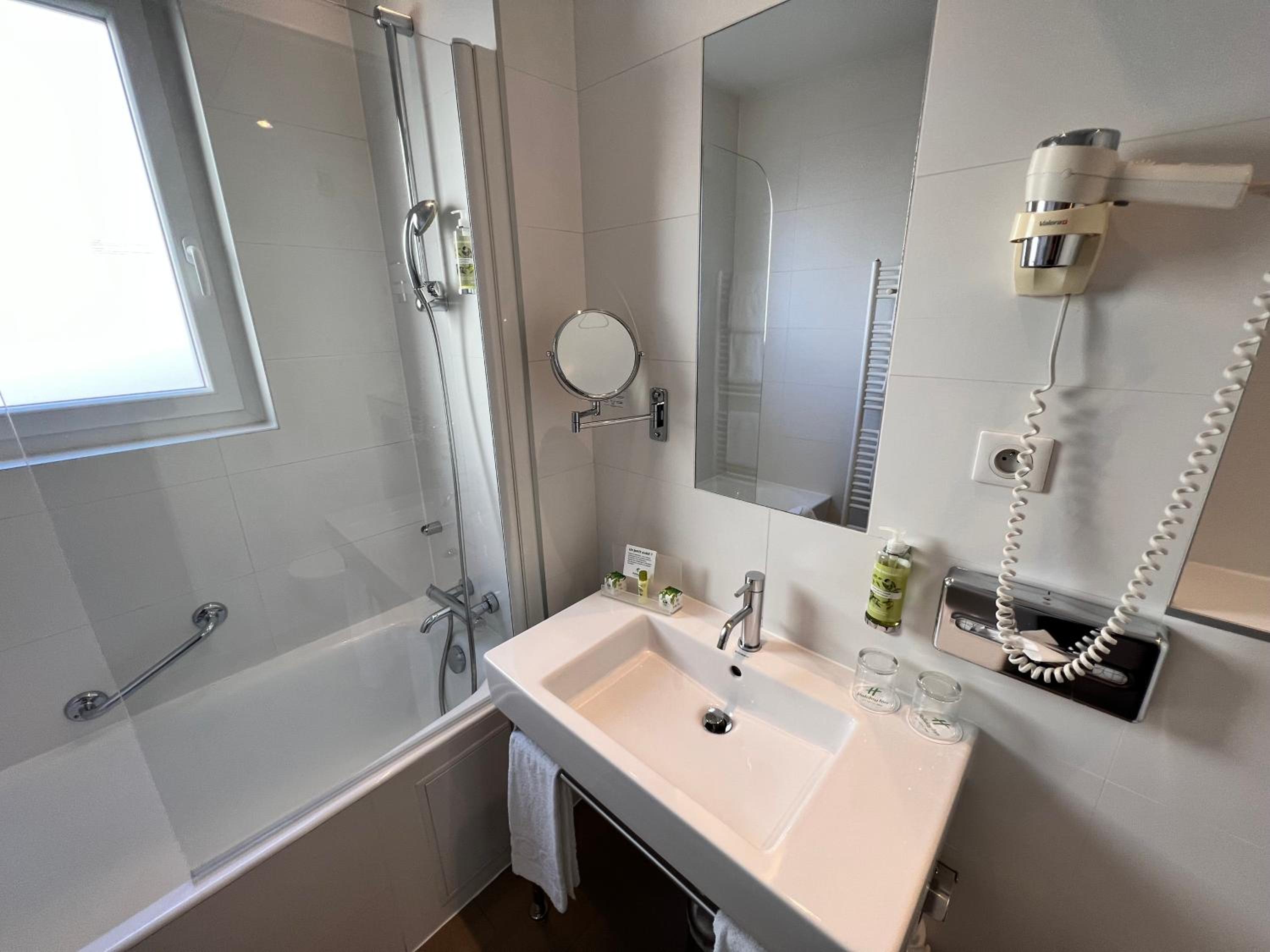 Standard Double Room thumbnail 5