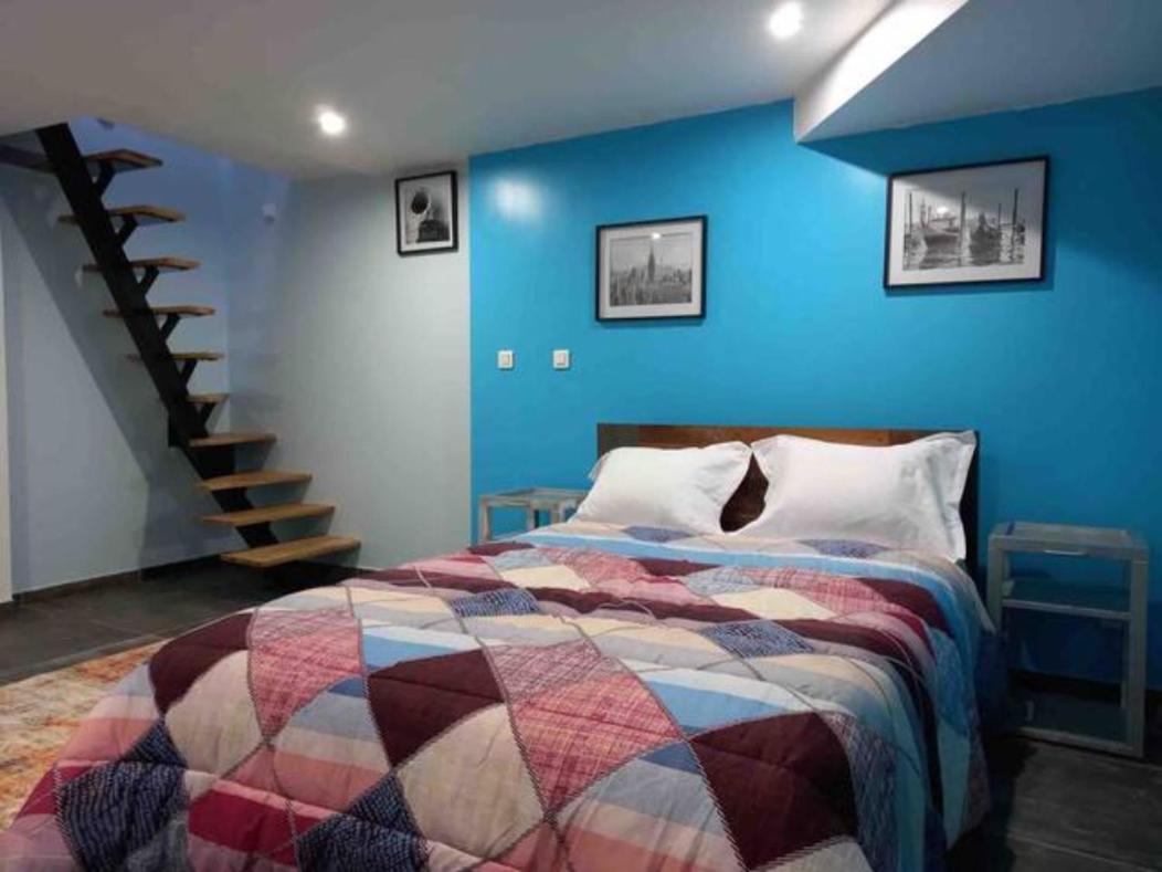 Two-Bedroom Apartment - Photo 2