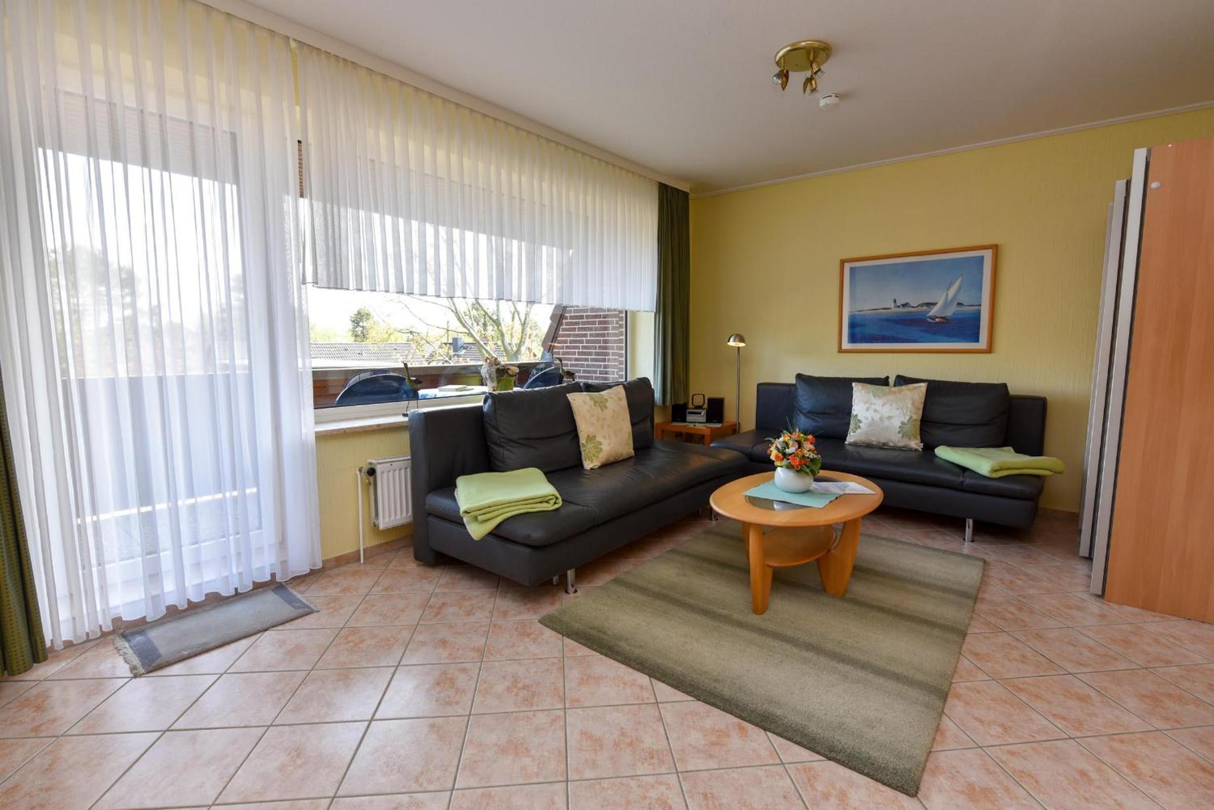 Apartment with Balcony photo 3