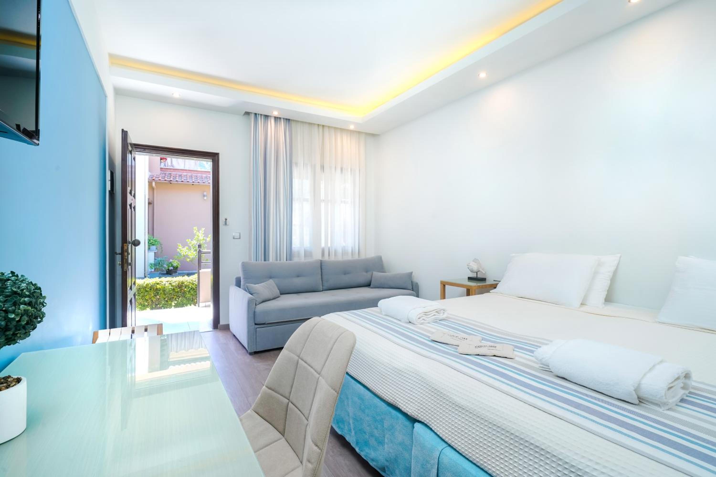 Deluxe Room with Garden View photo 2