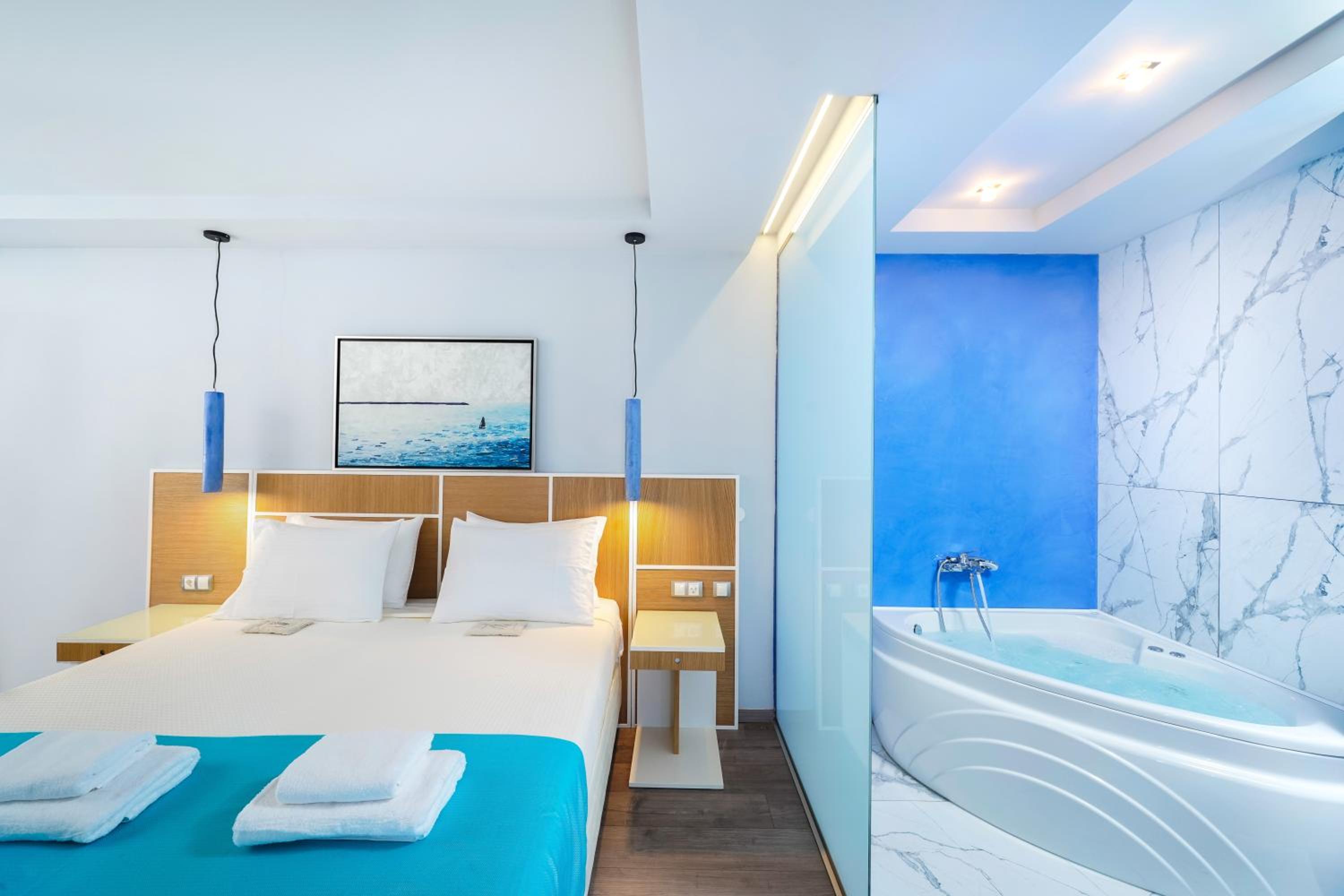 Deluxe Room with Sea View photo 2