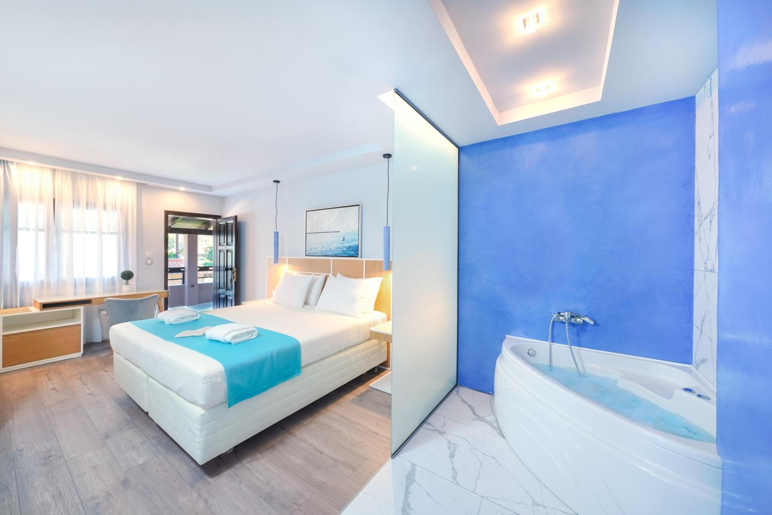 Deluxe Room with Sea View photo 1