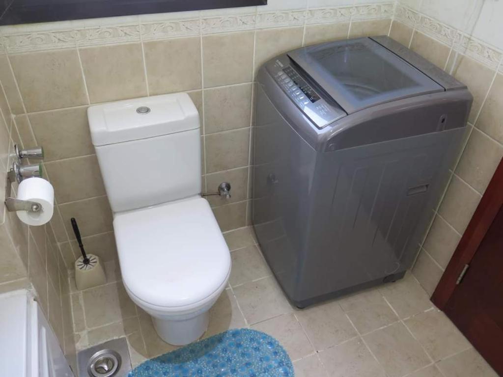 One-Bedroom Apartment - Photo 2