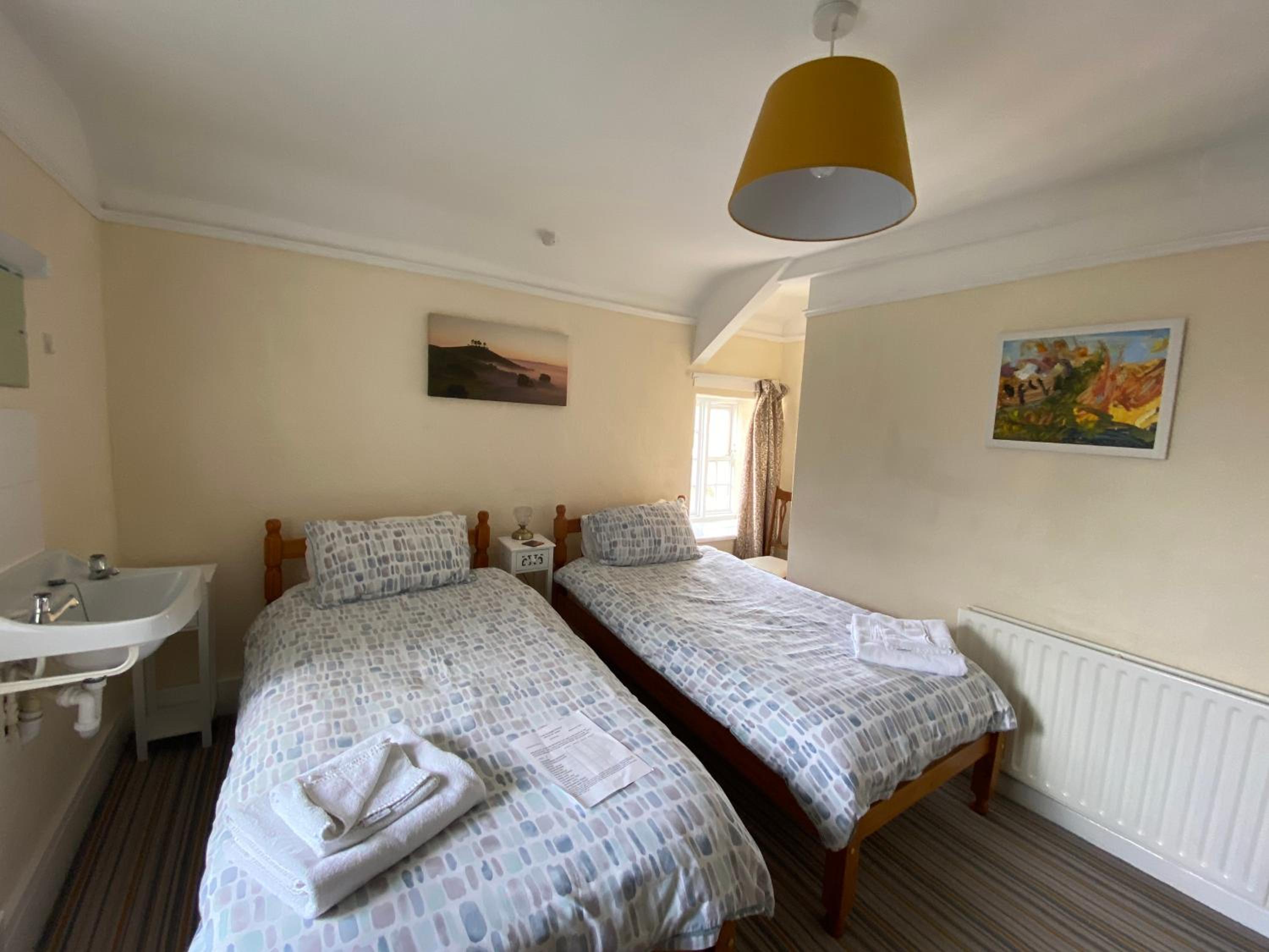 Standard Twin Room with Shared Bathroom