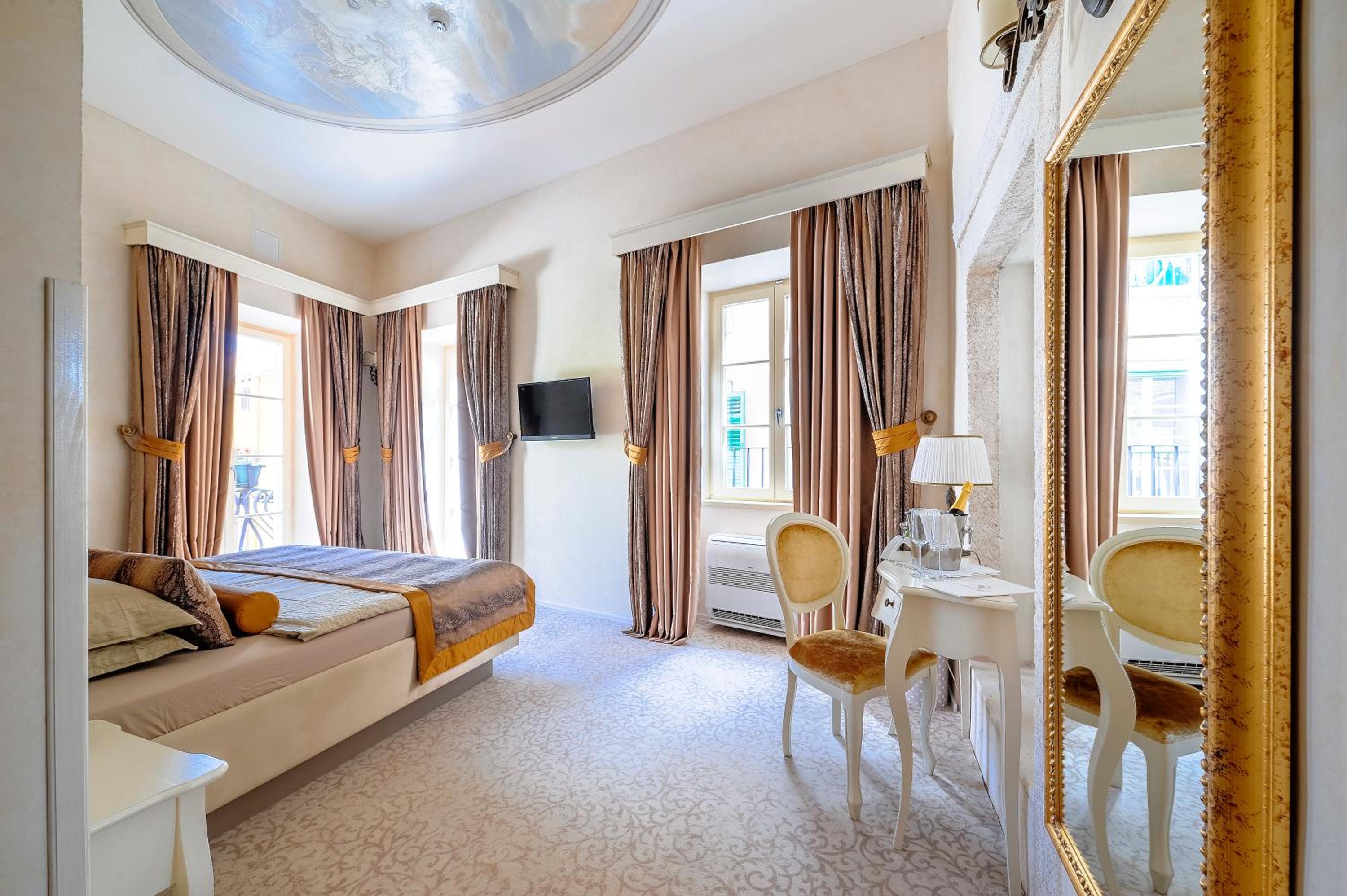 Executive Suite with Balcony