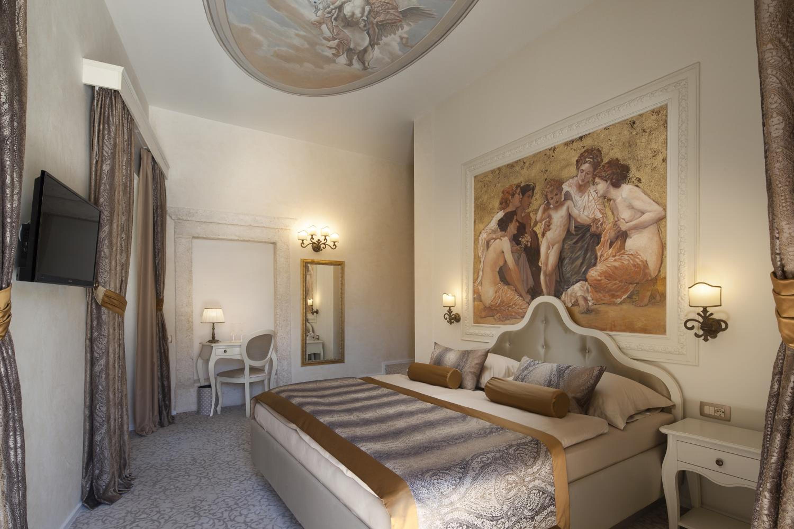 Executive Suite with Balcony photo 3