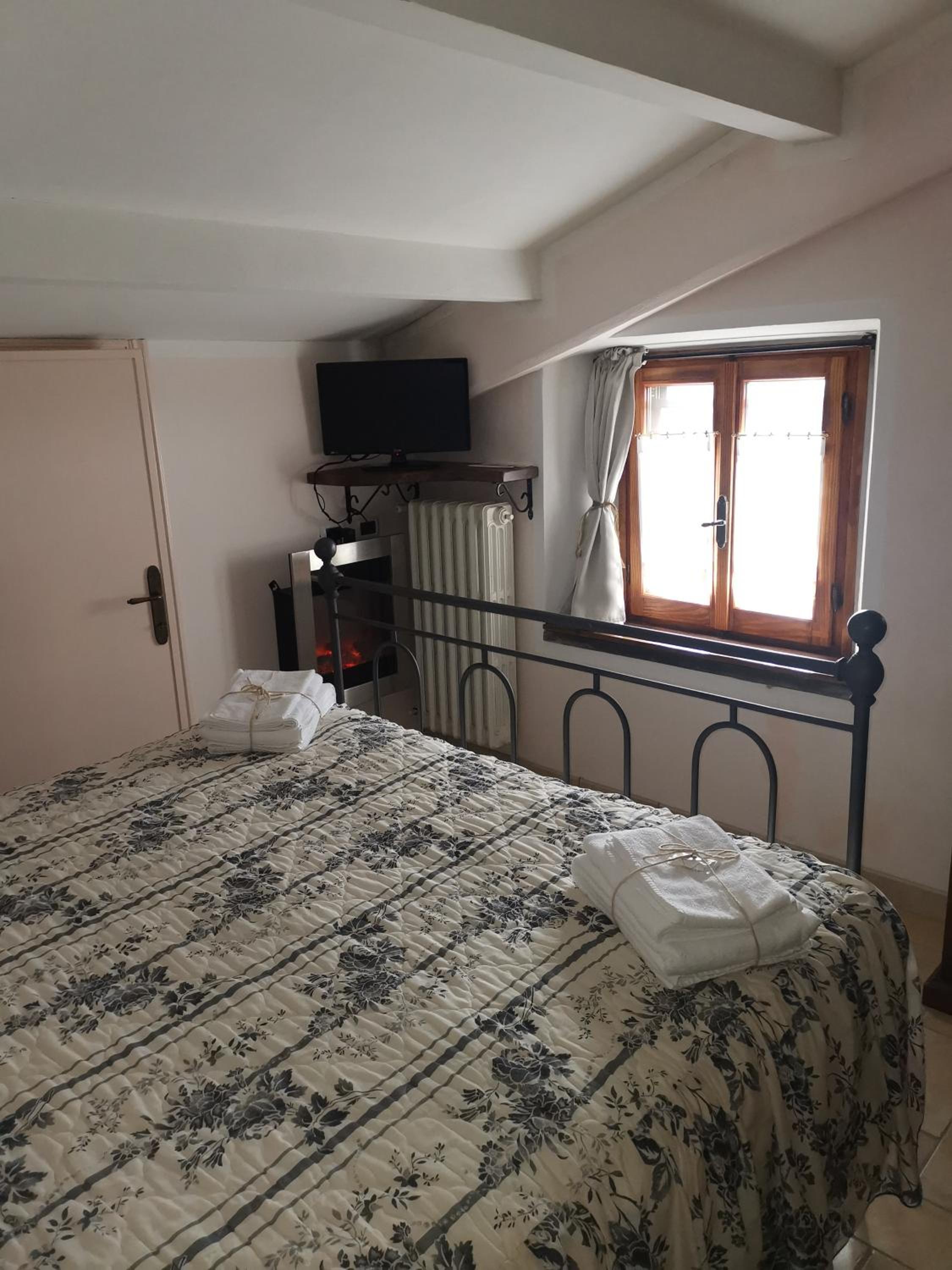 Double Room - Photo 1