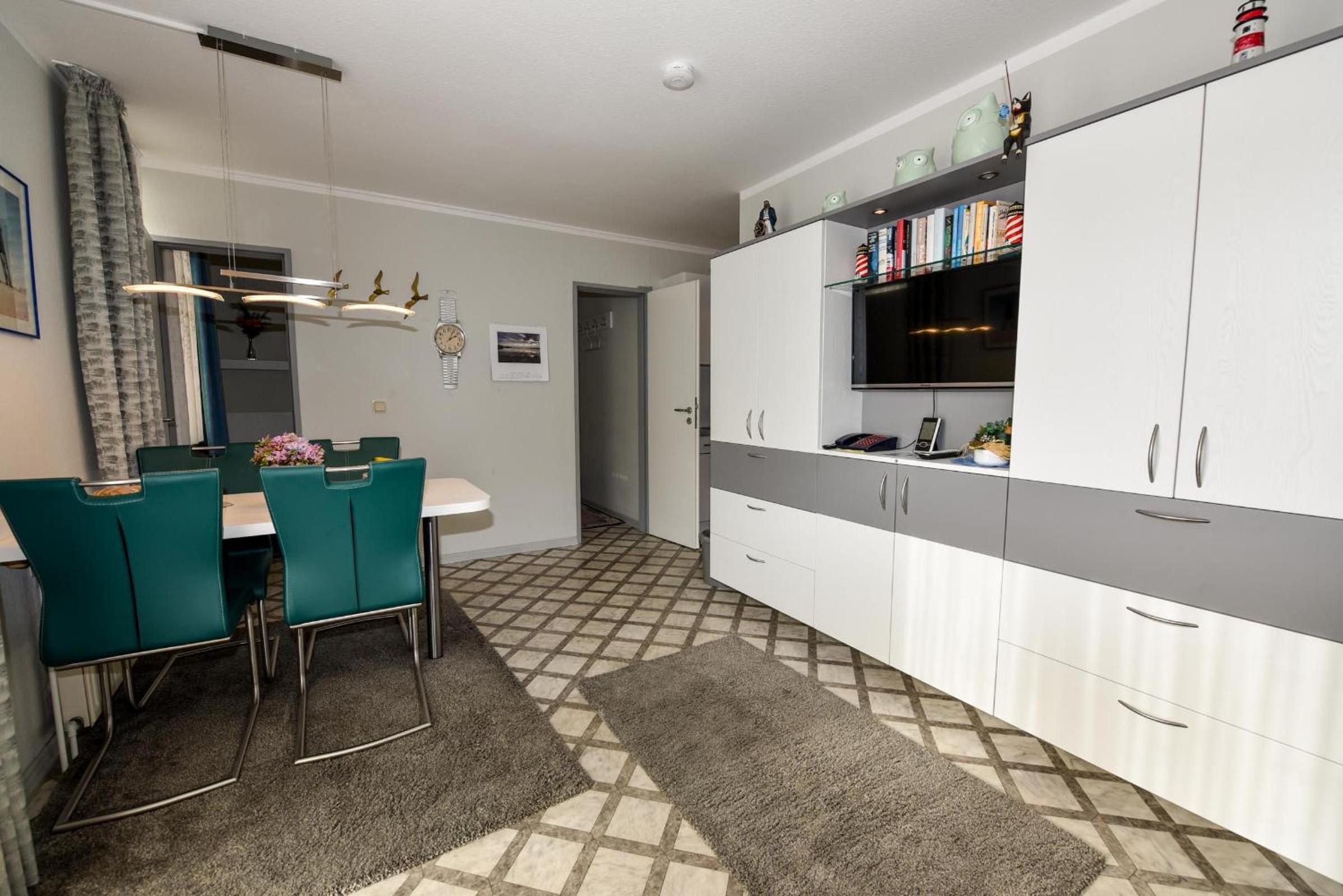 Apartment with Balcony photo 2