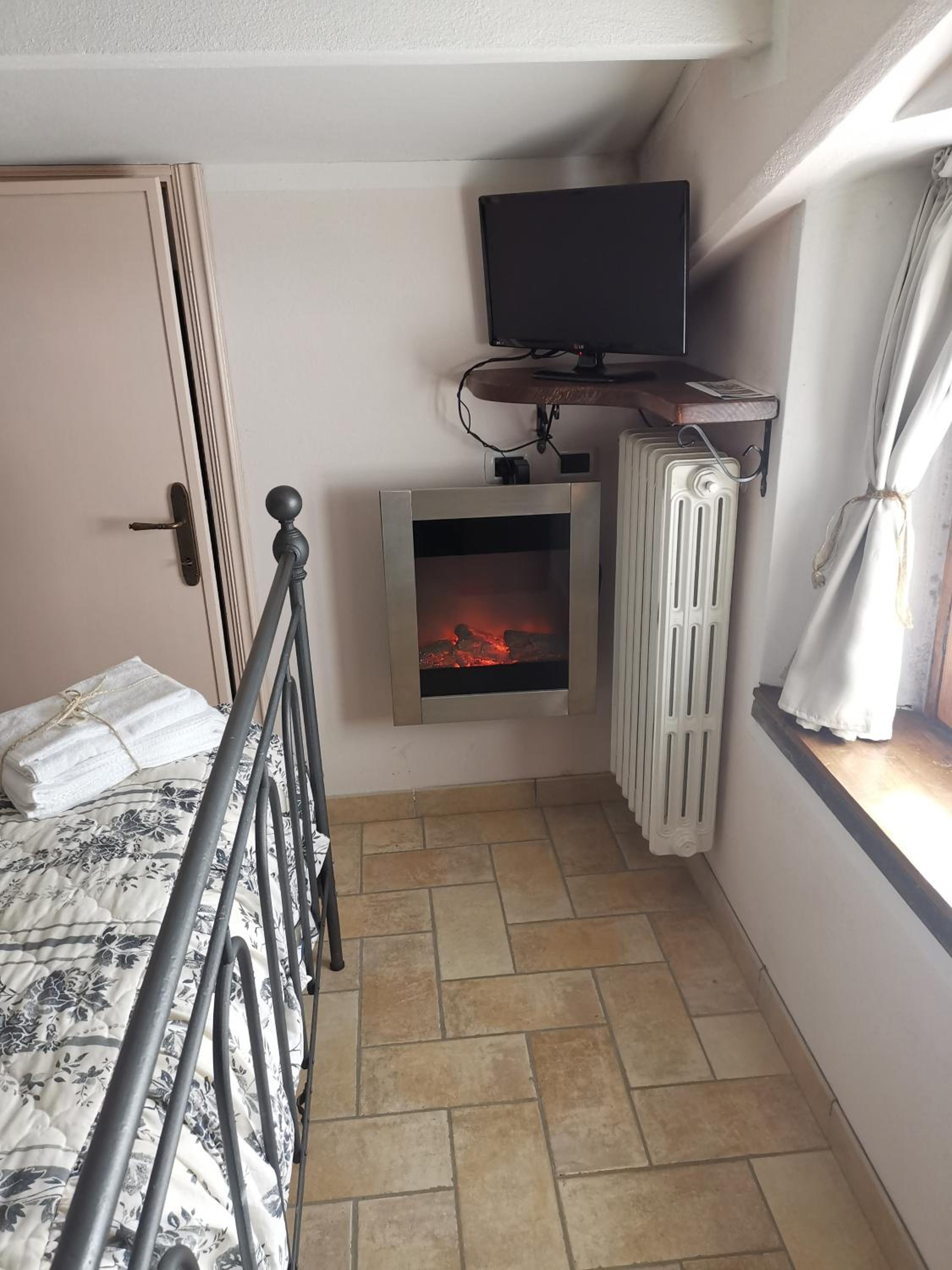 Double Room - Photo 2