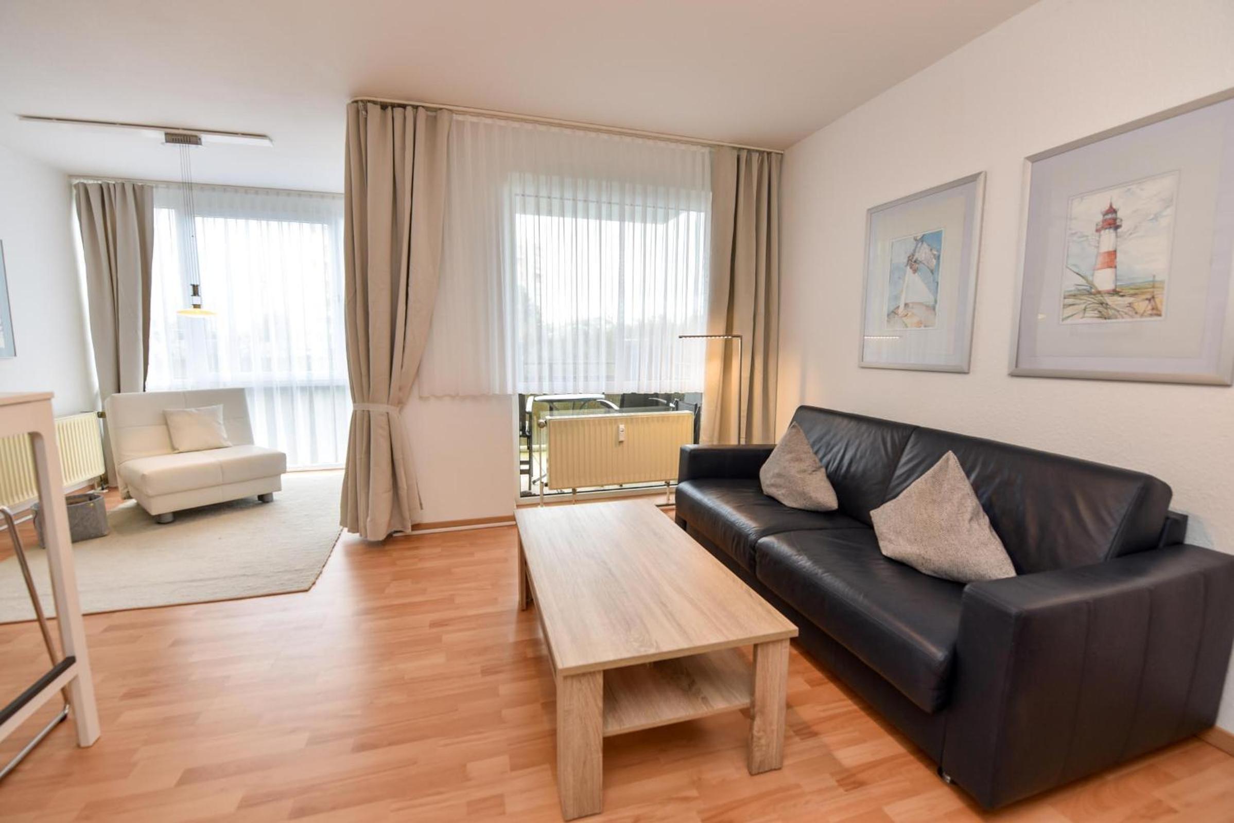 Apartment with Balcony photo 1