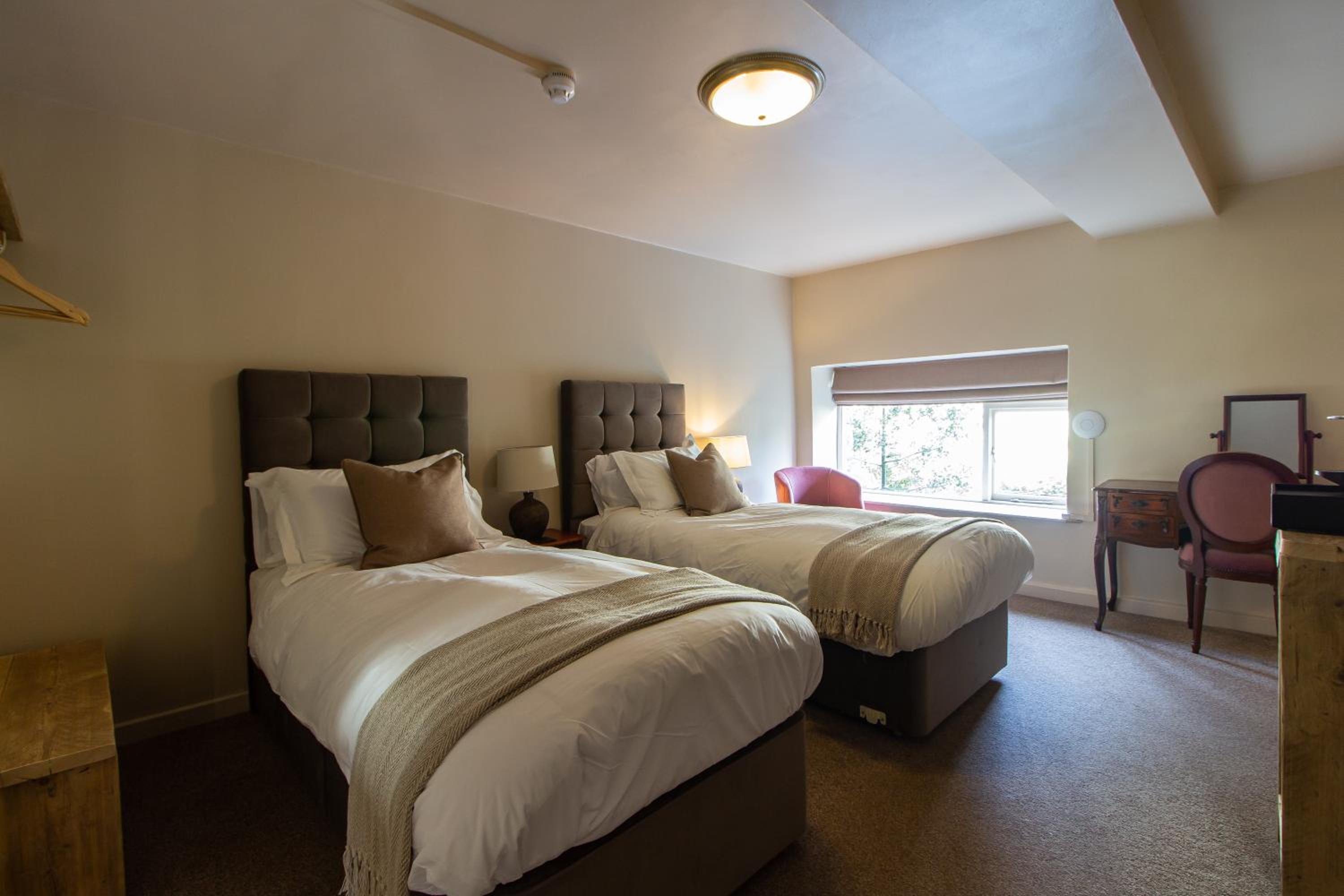 Double or Twin Room - Photo 2