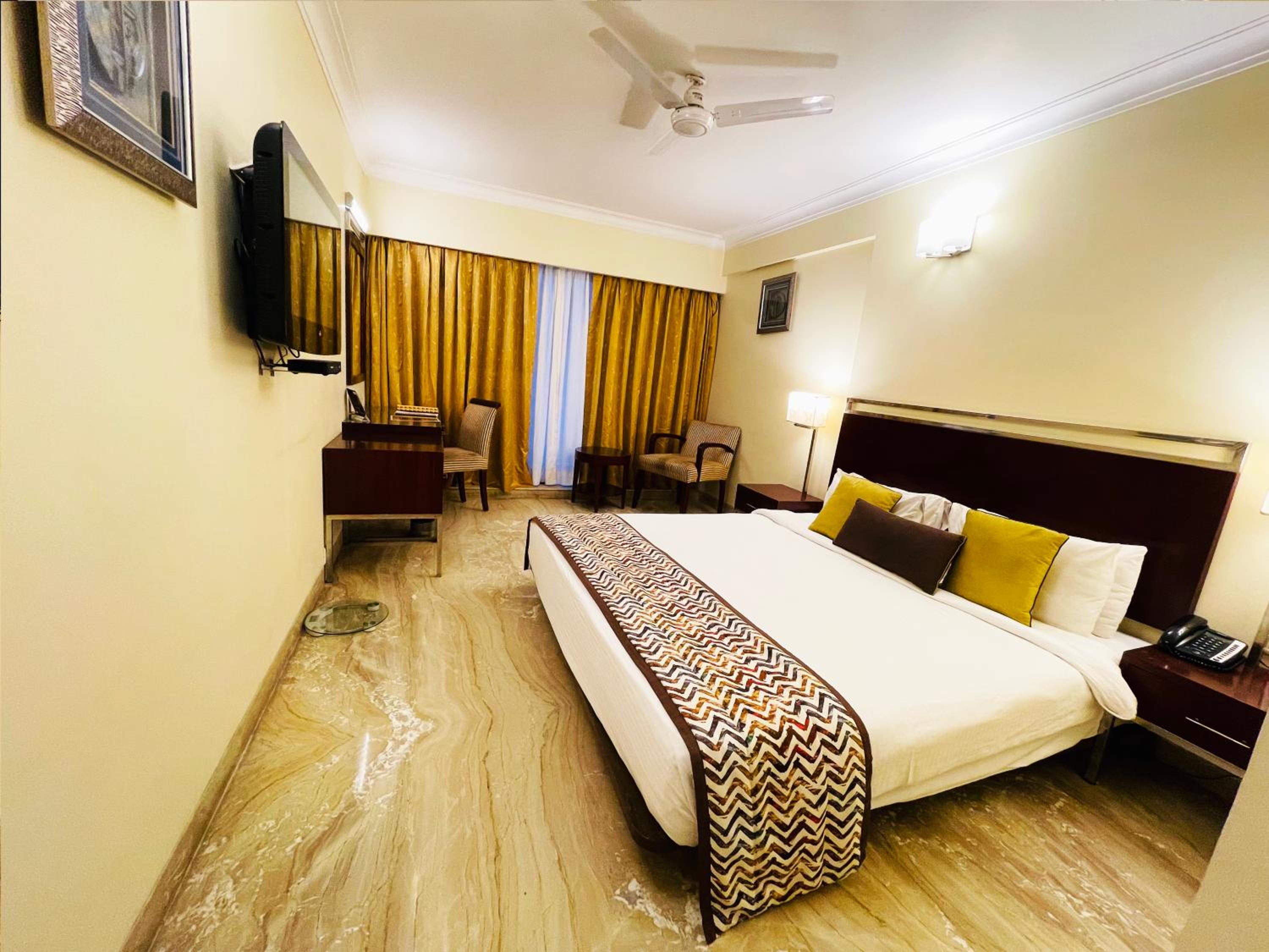 Deluxe Double Room with Castle View