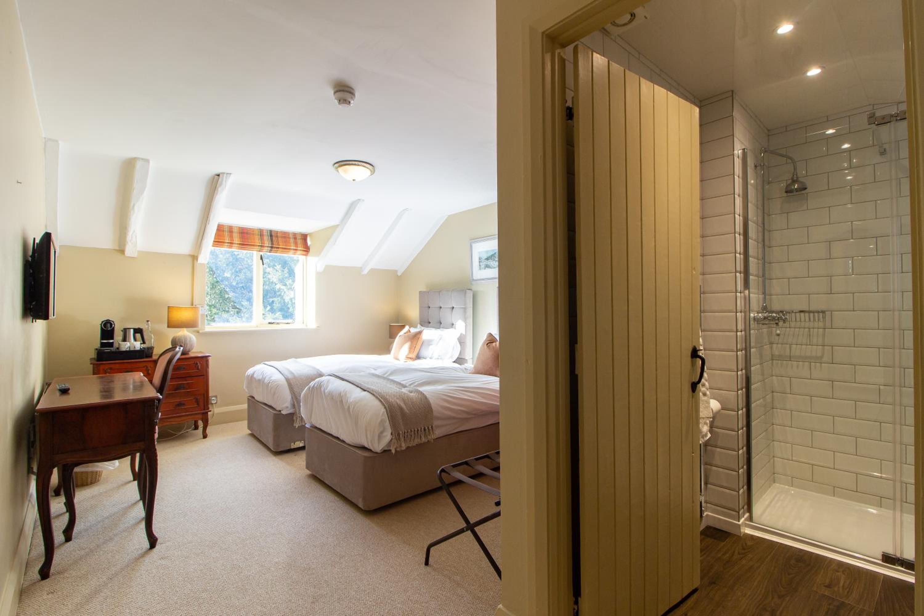Deluxe Double or Twin Room with River View - Photo 3