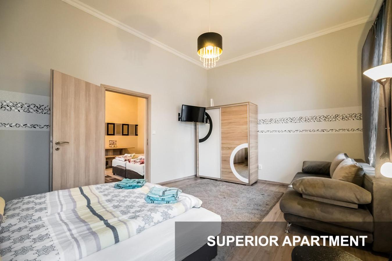 Apartment with Balcony - Photo 14