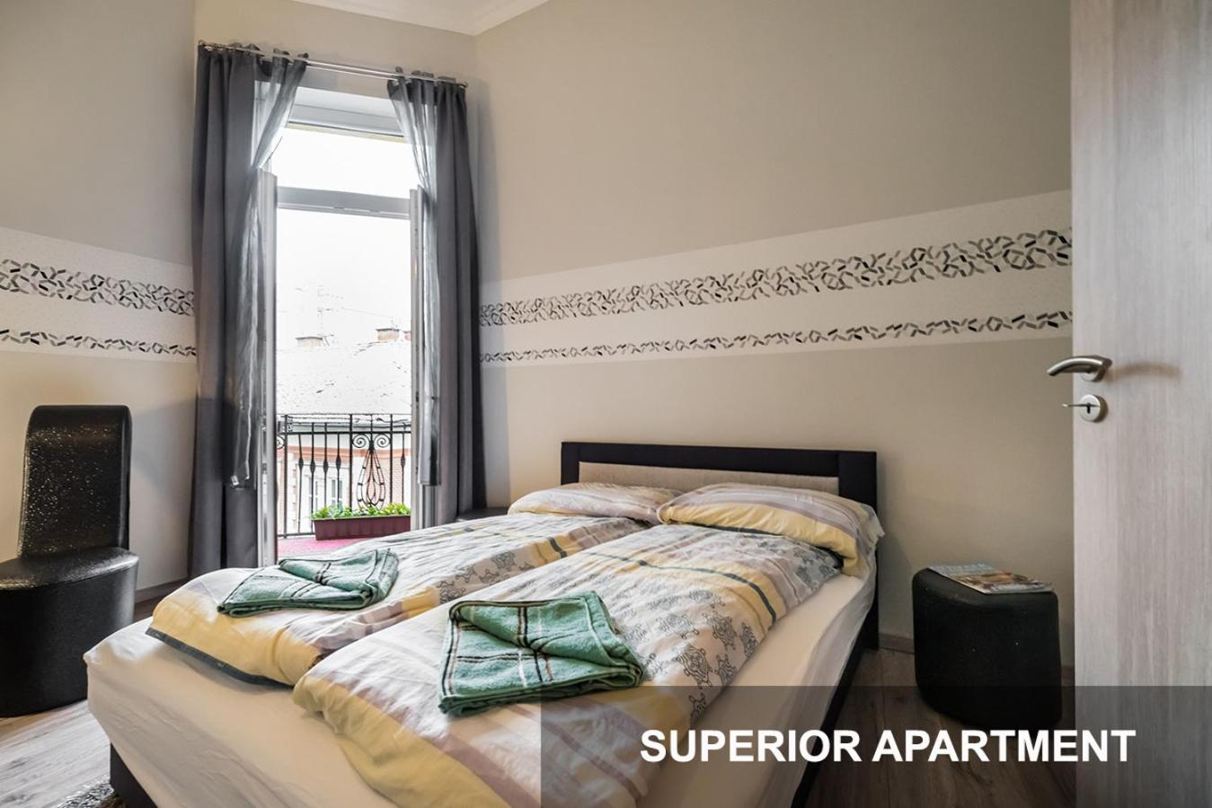 Apartment with Balcony - Photo 6