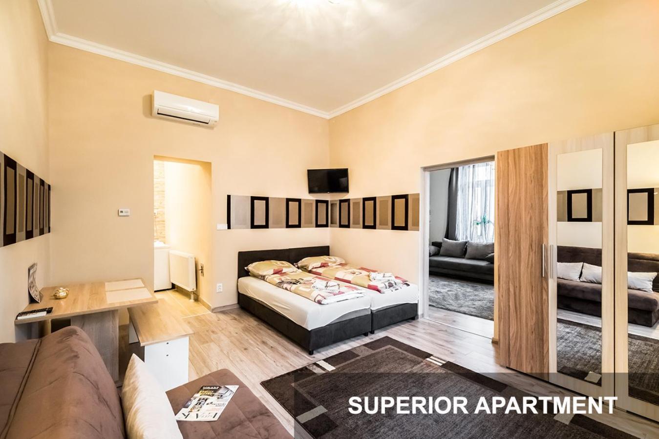 Apartment with Balcony - Photo 7
