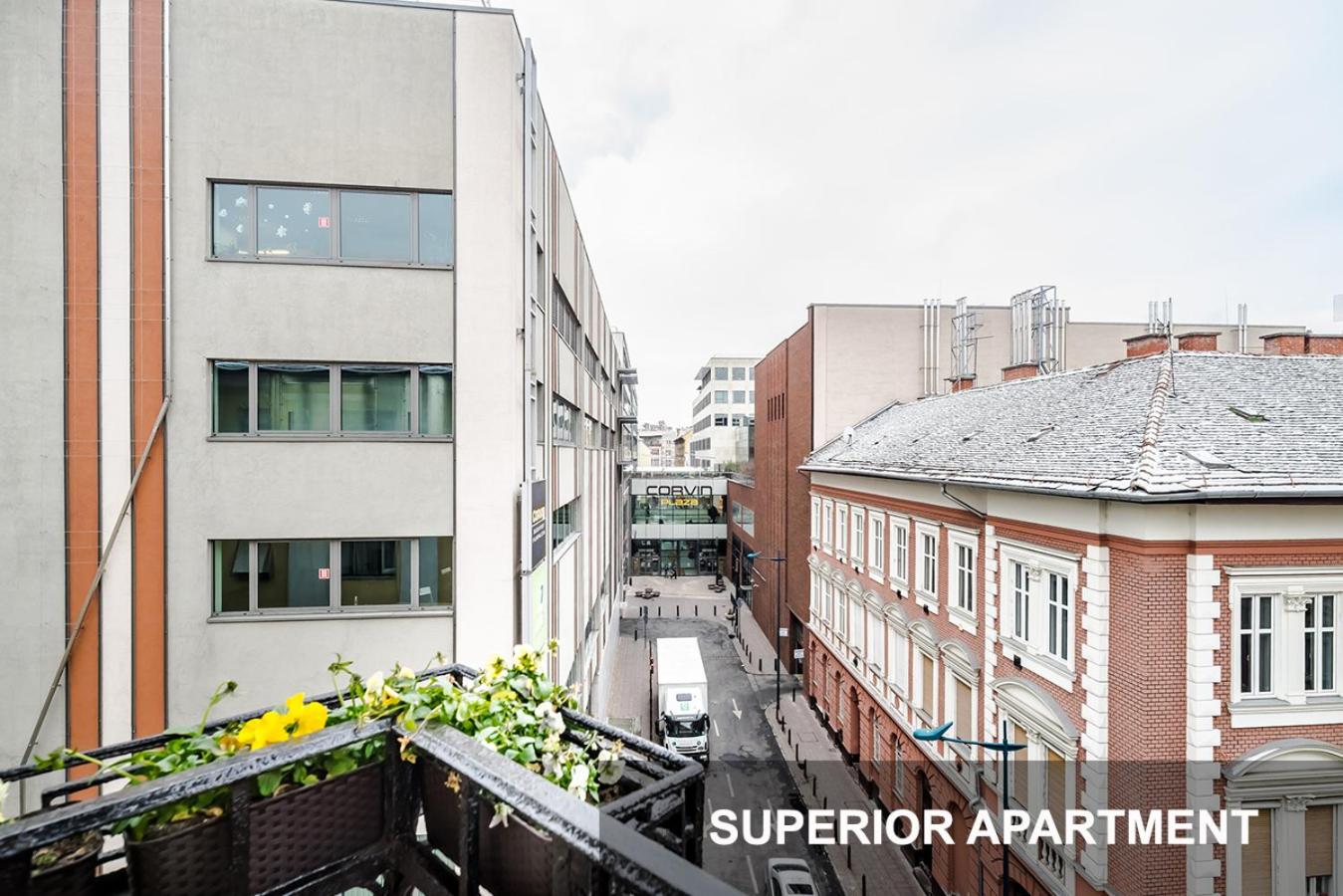 Apartment with Balcony - Photo 4